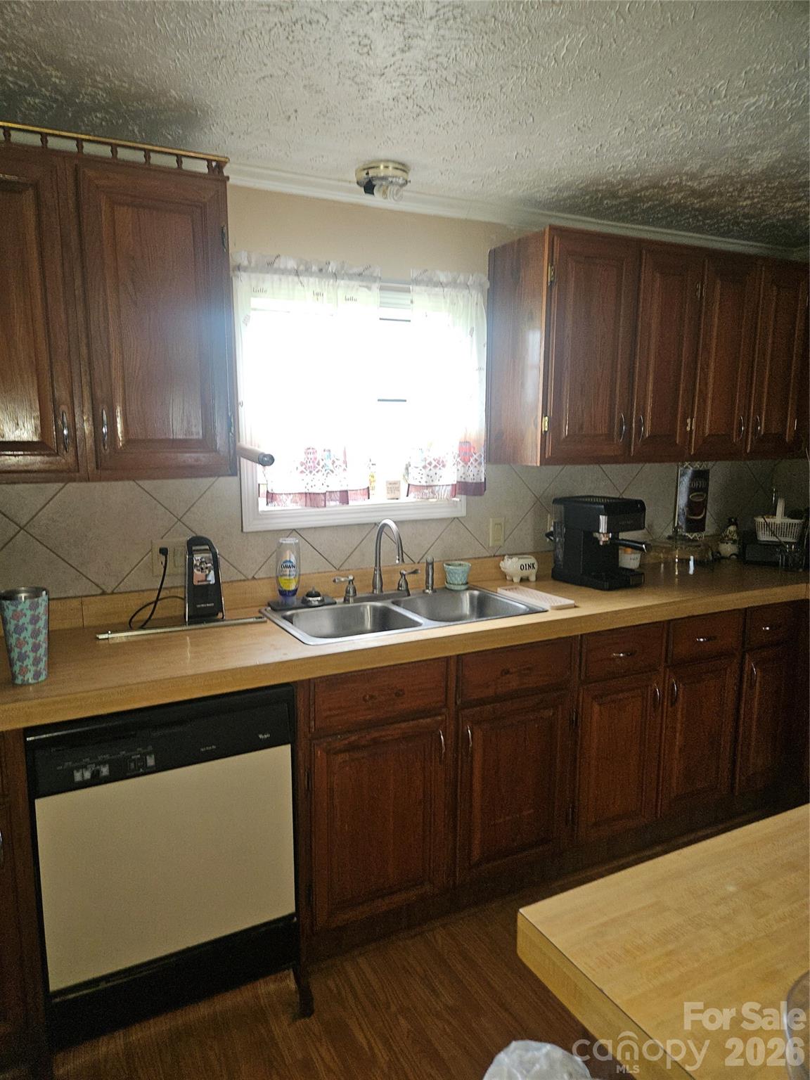 32049 Kendalls Church Road — New London