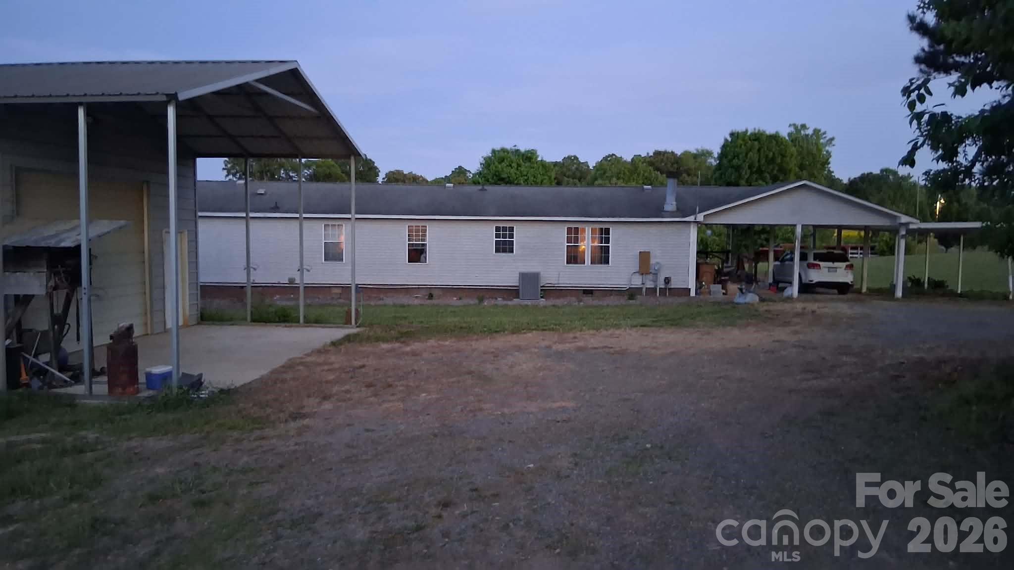 32049 Kendalls Church Road — New London