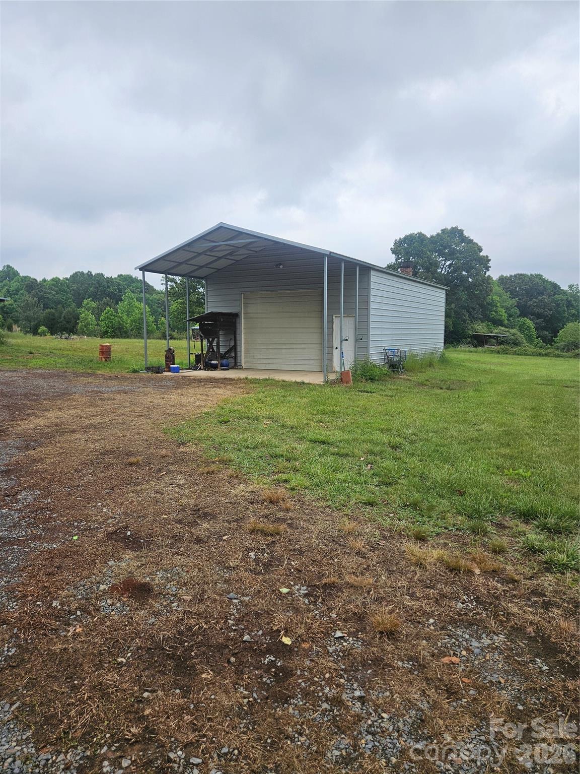 32049 Kendalls Church Road — New London