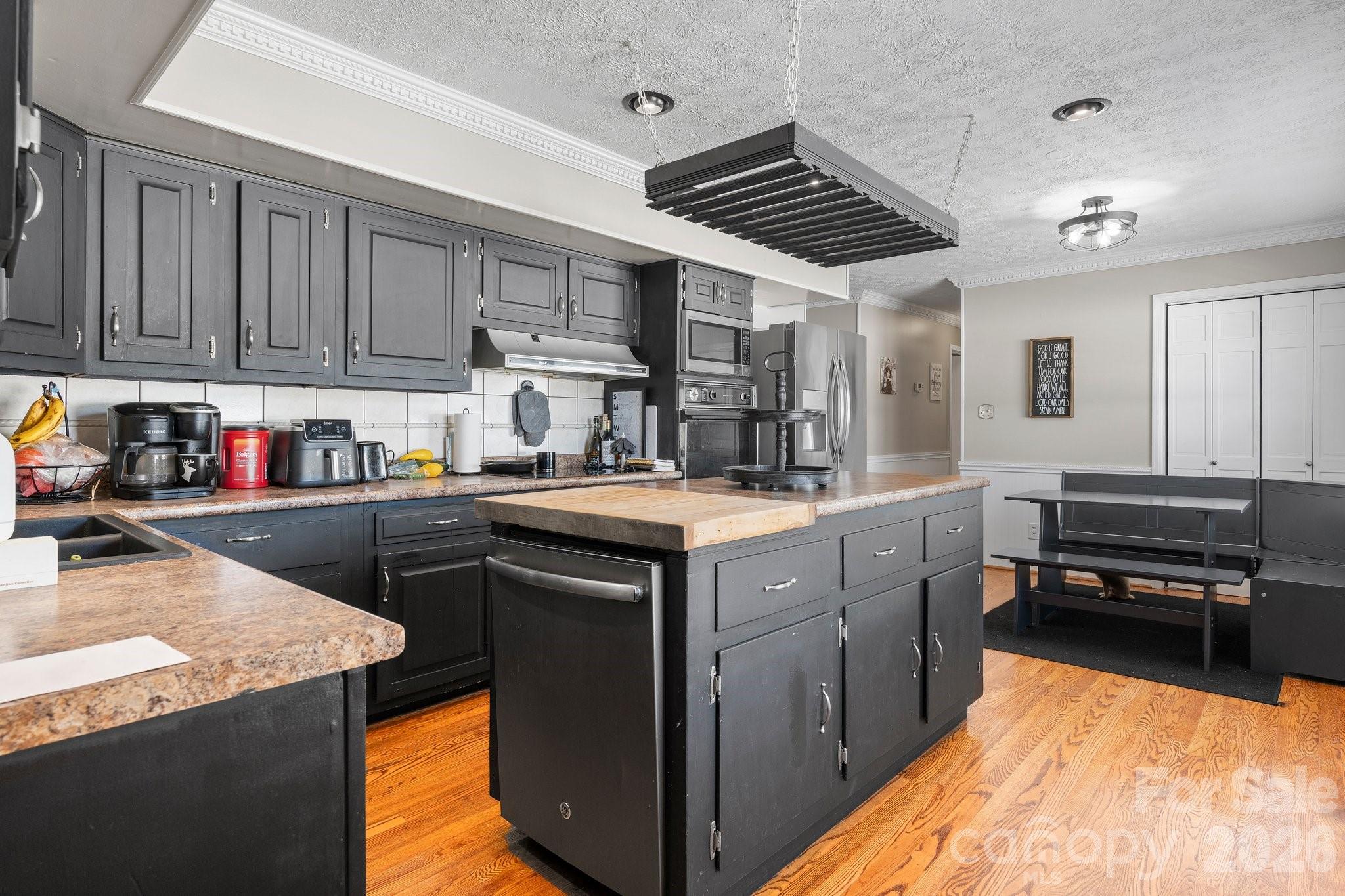 2596 SweetBriar Circle — Lenoir