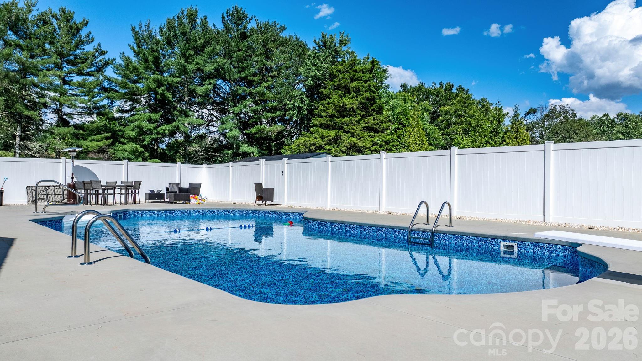 2596 SweetBriar Circle — Lenoir