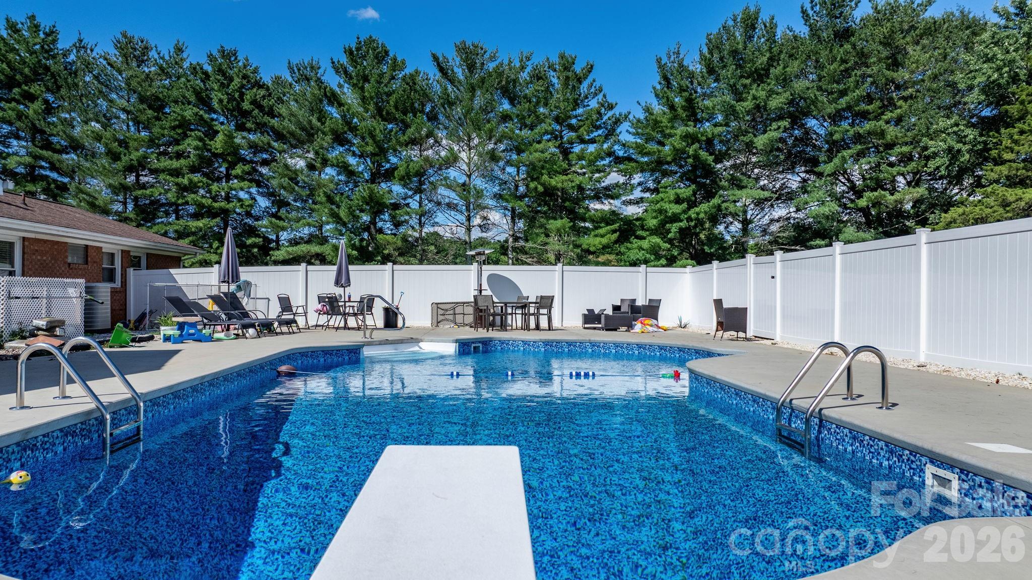 2596 SweetBriar Circle — Lenoir