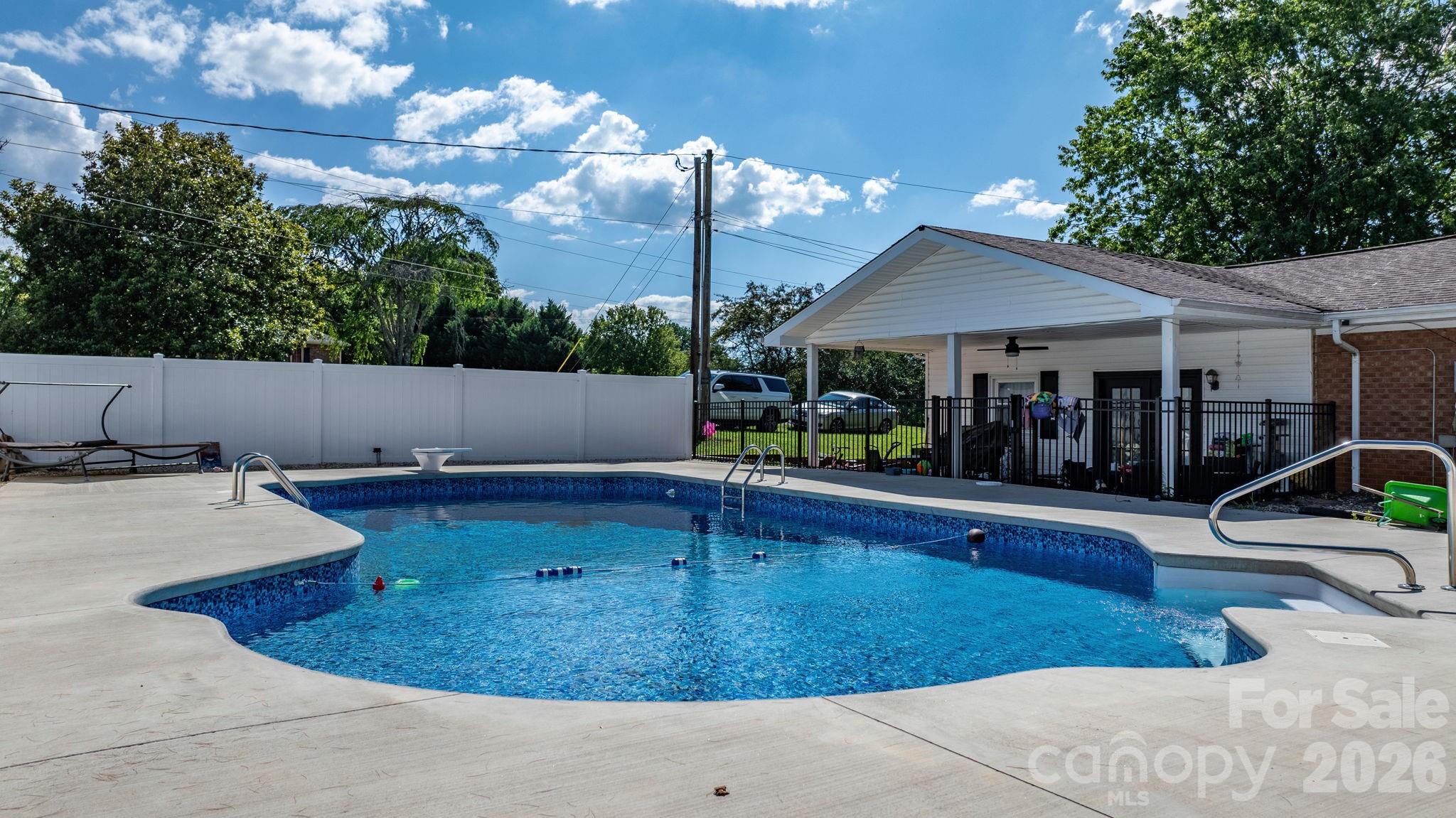 2596 SweetBriar Circle — Lenoir