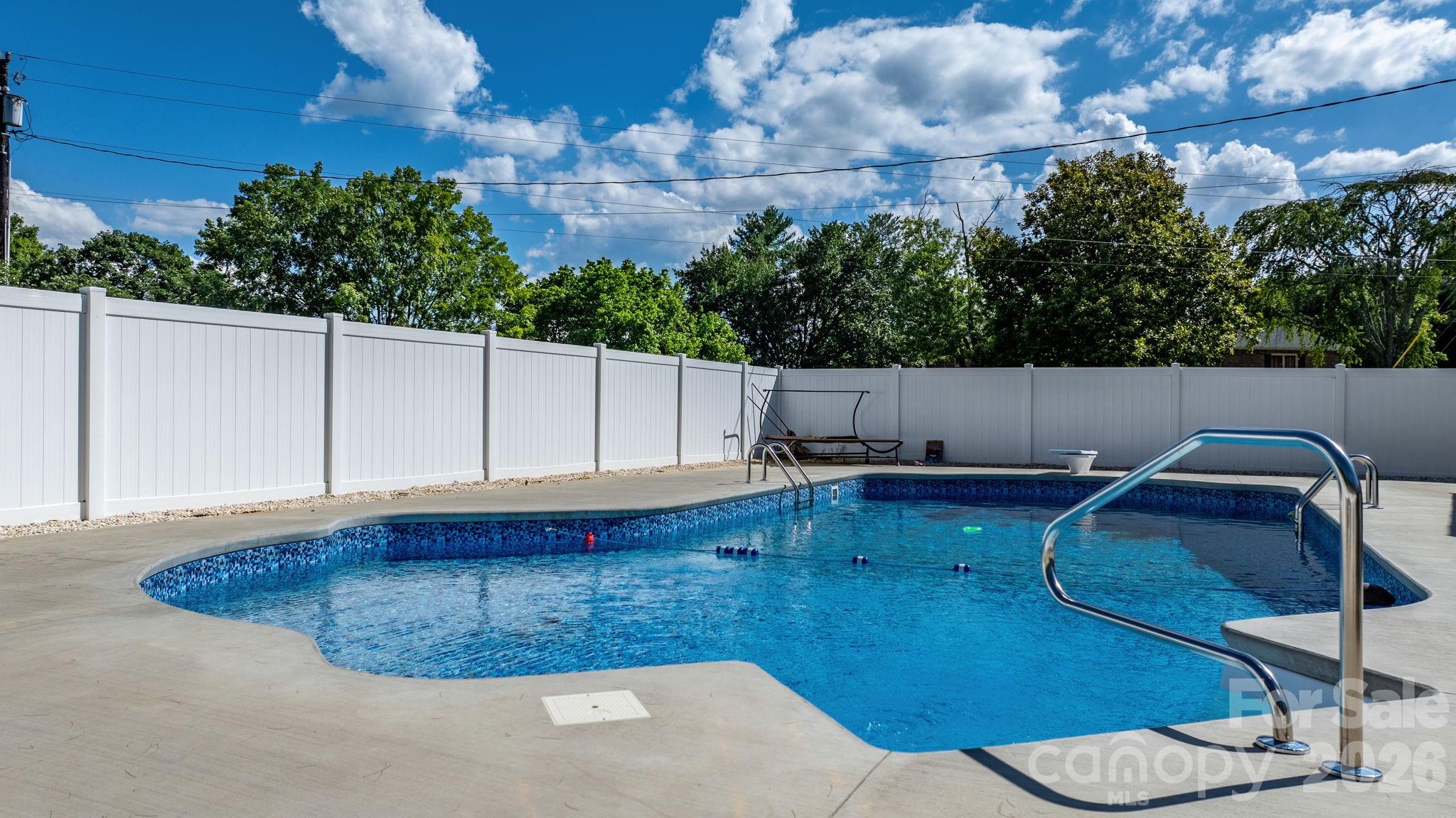 2596 SweetBriar Circle — Lenoir