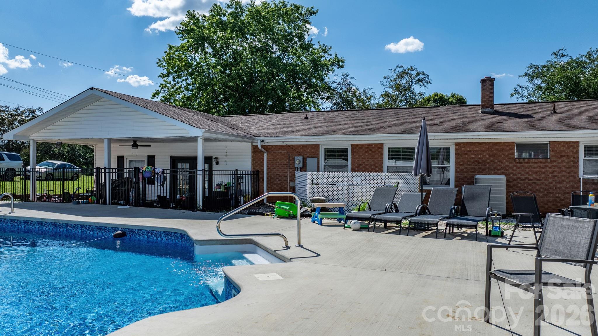 2596 SweetBriar Circle — Lenoir