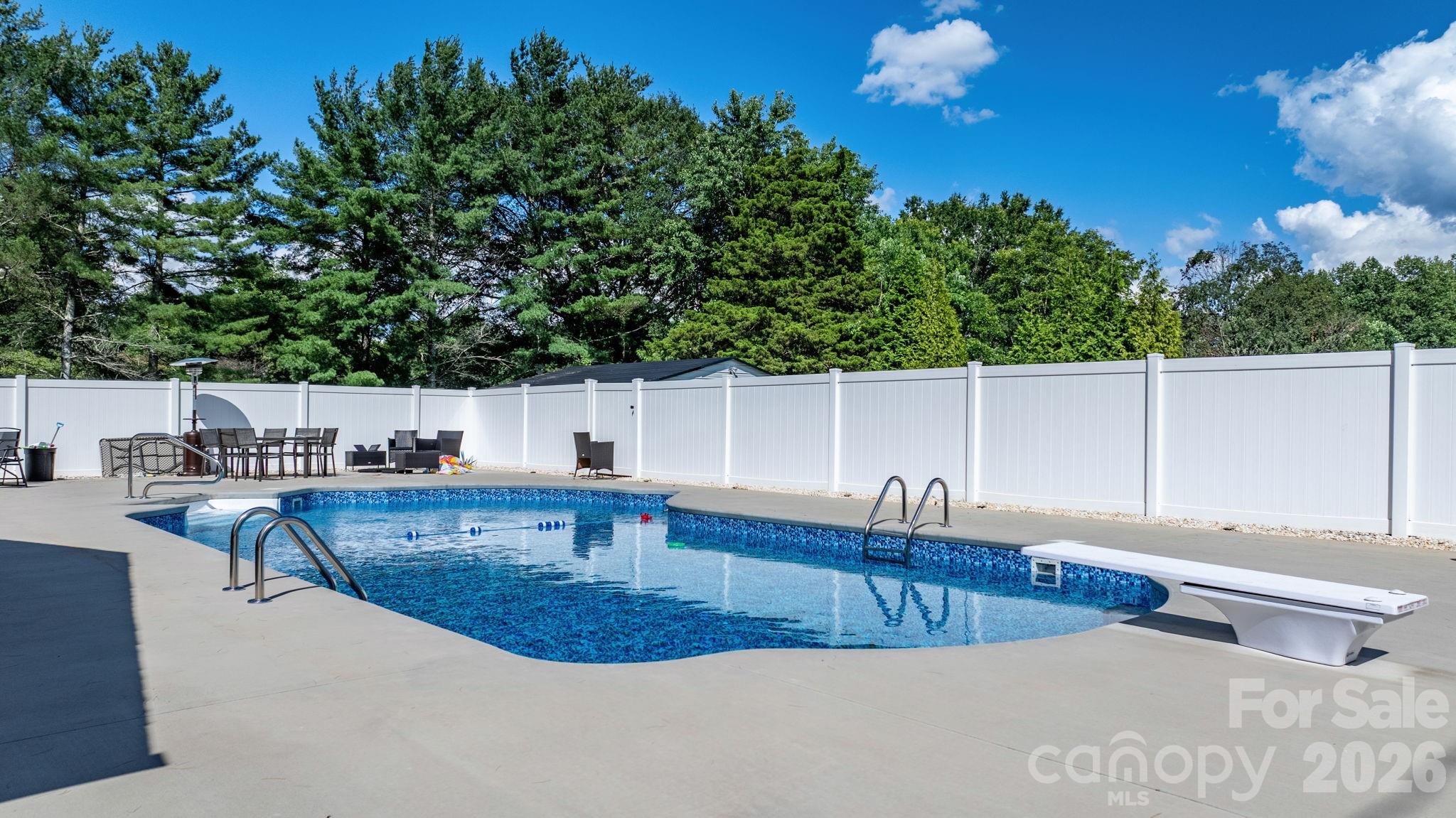 2596 SweetBriar Circle — Lenoir