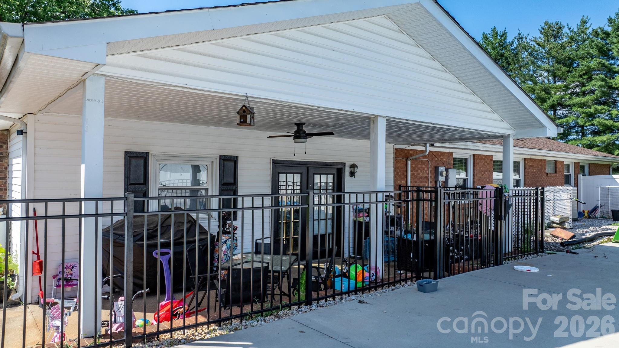 2596 SweetBriar Circle — Lenoir