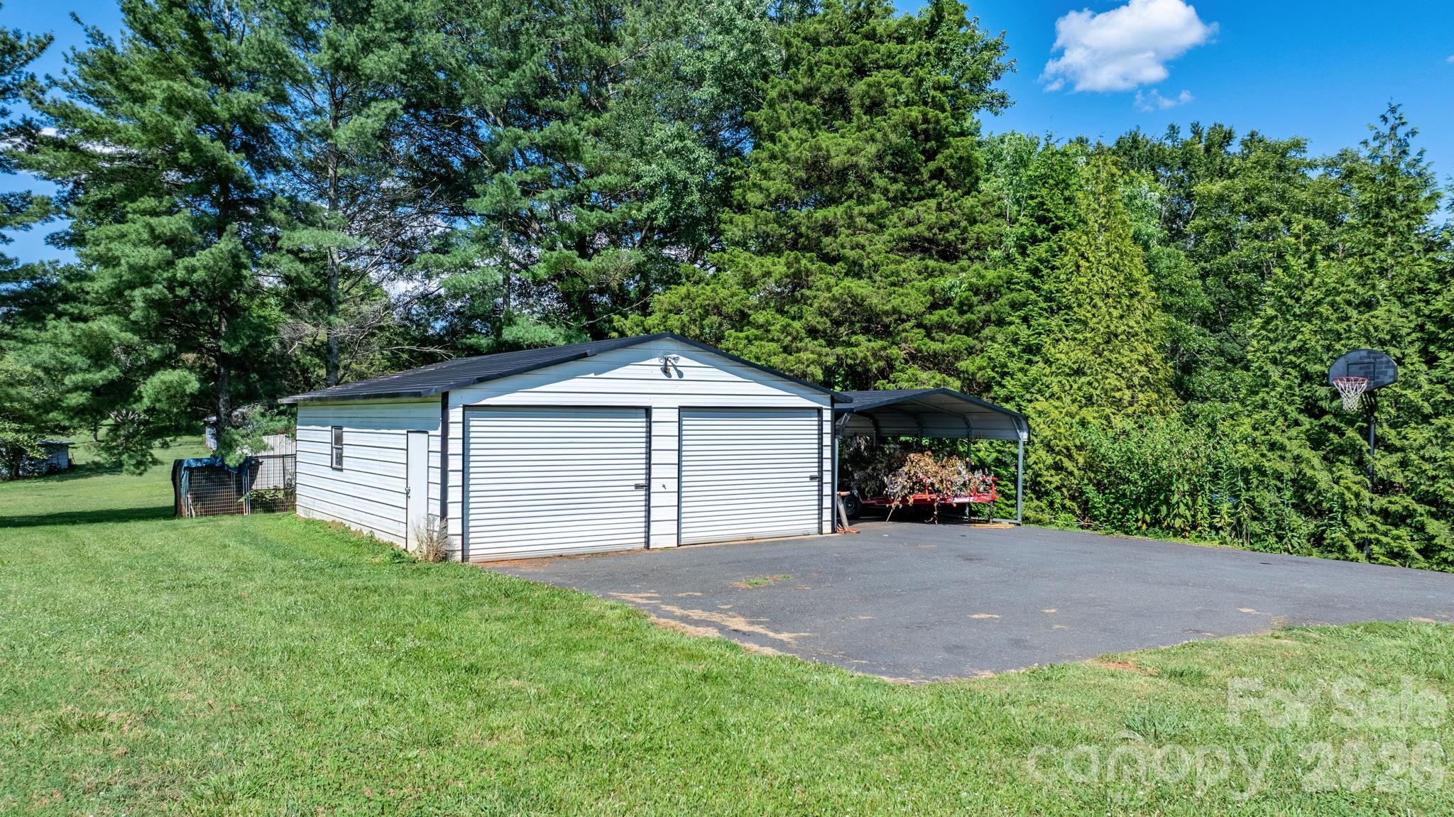 2596 SweetBriar Circle — Lenoir