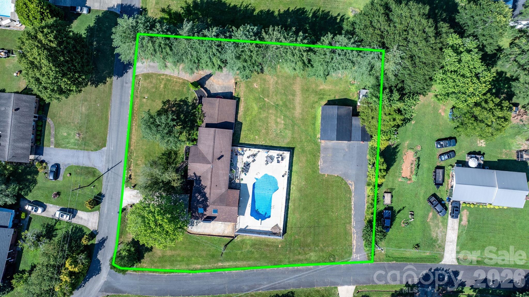 2596 SweetBriar Circle — Lenoir
