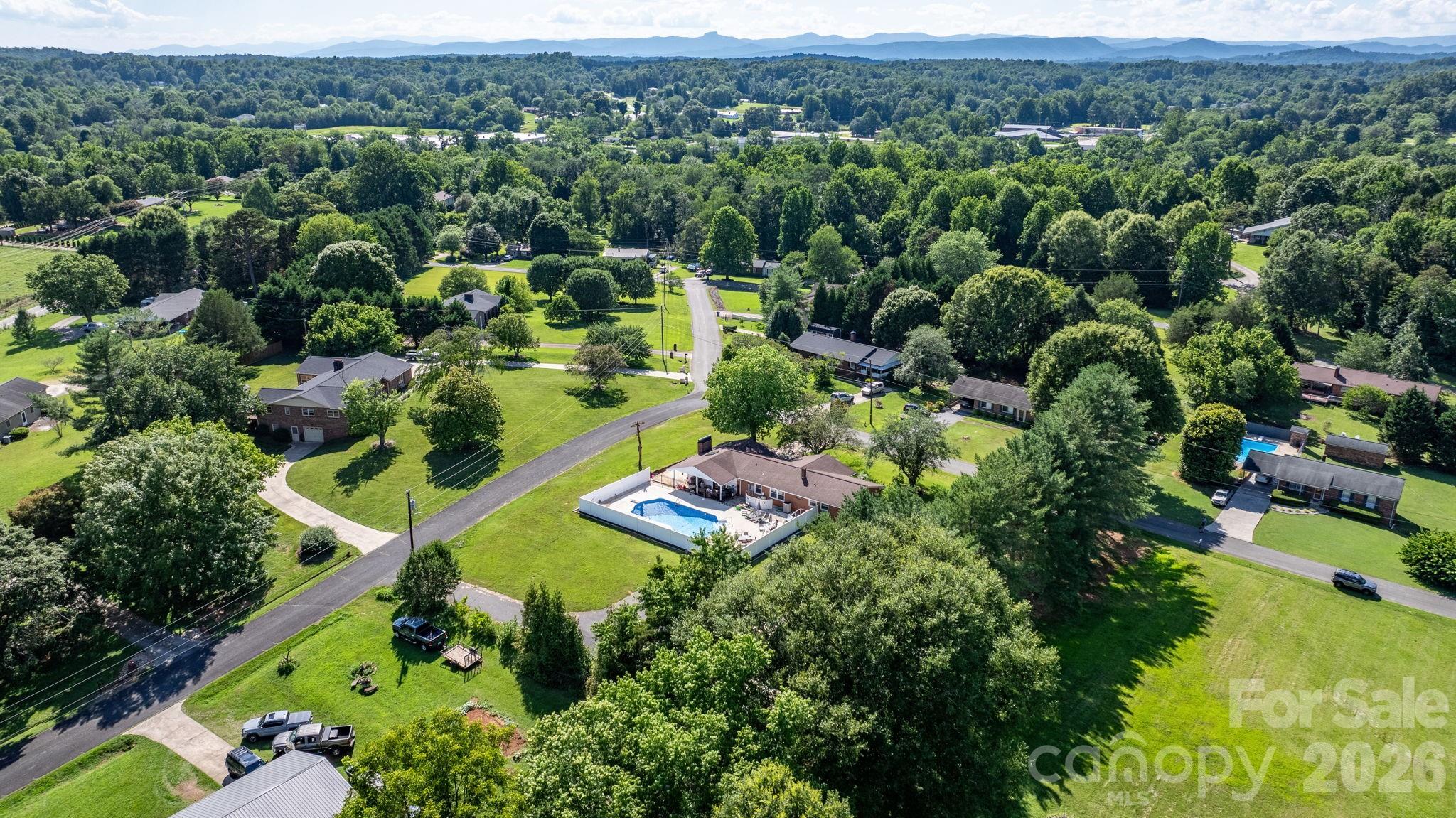 2596 SweetBriar Circle — Lenoir