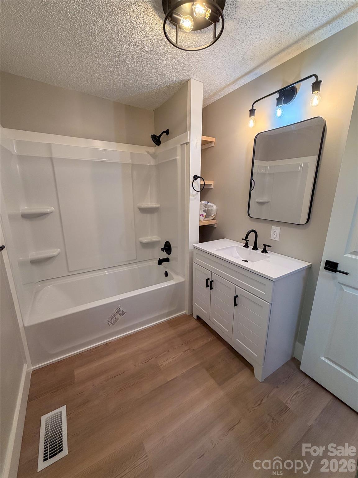 3910 Oakwood Circle — Iron Station