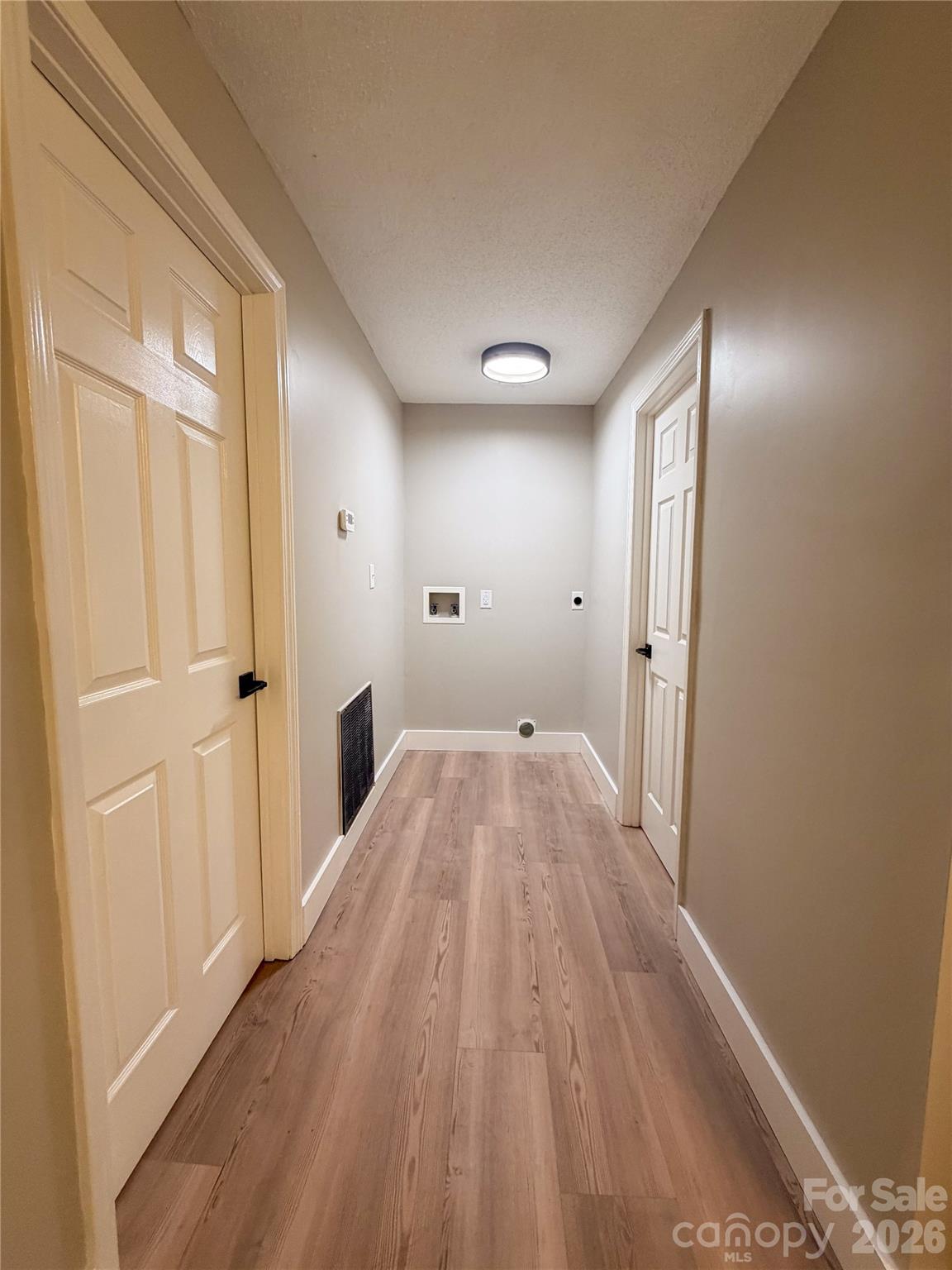 3910 Oakwood Circle — Iron Station