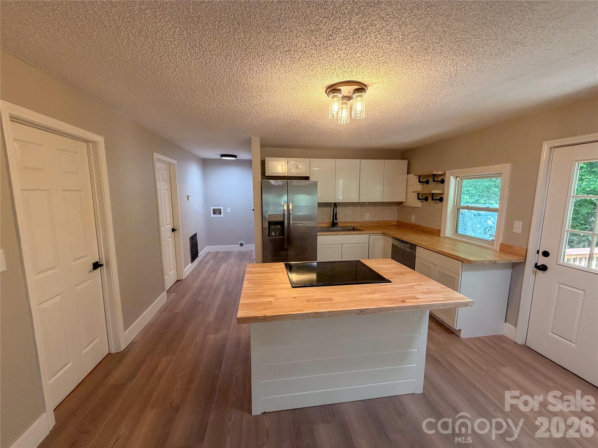 3910 Oakwood Circle — Iron Station