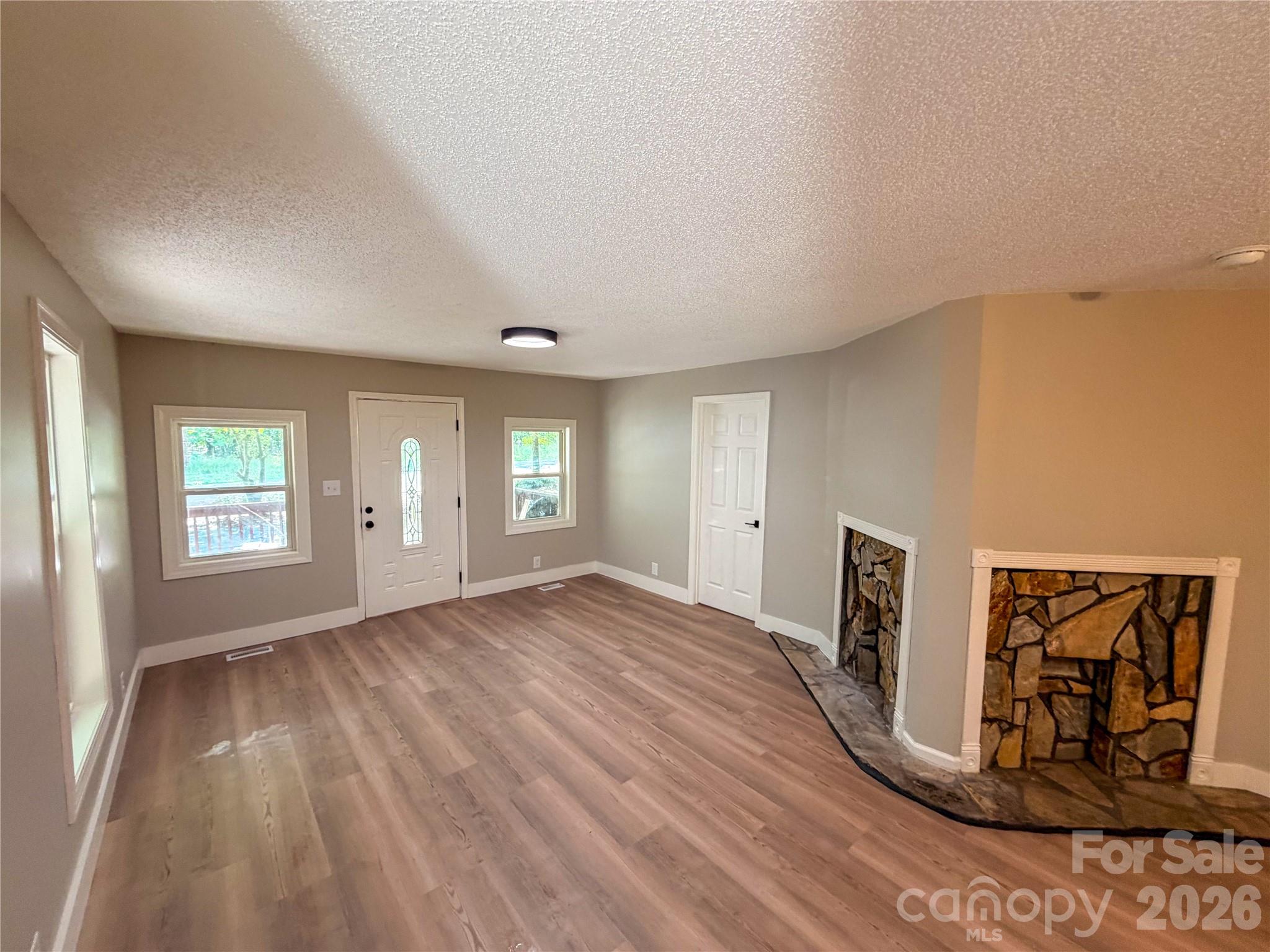 3910 Oakwood Circle — Iron Station