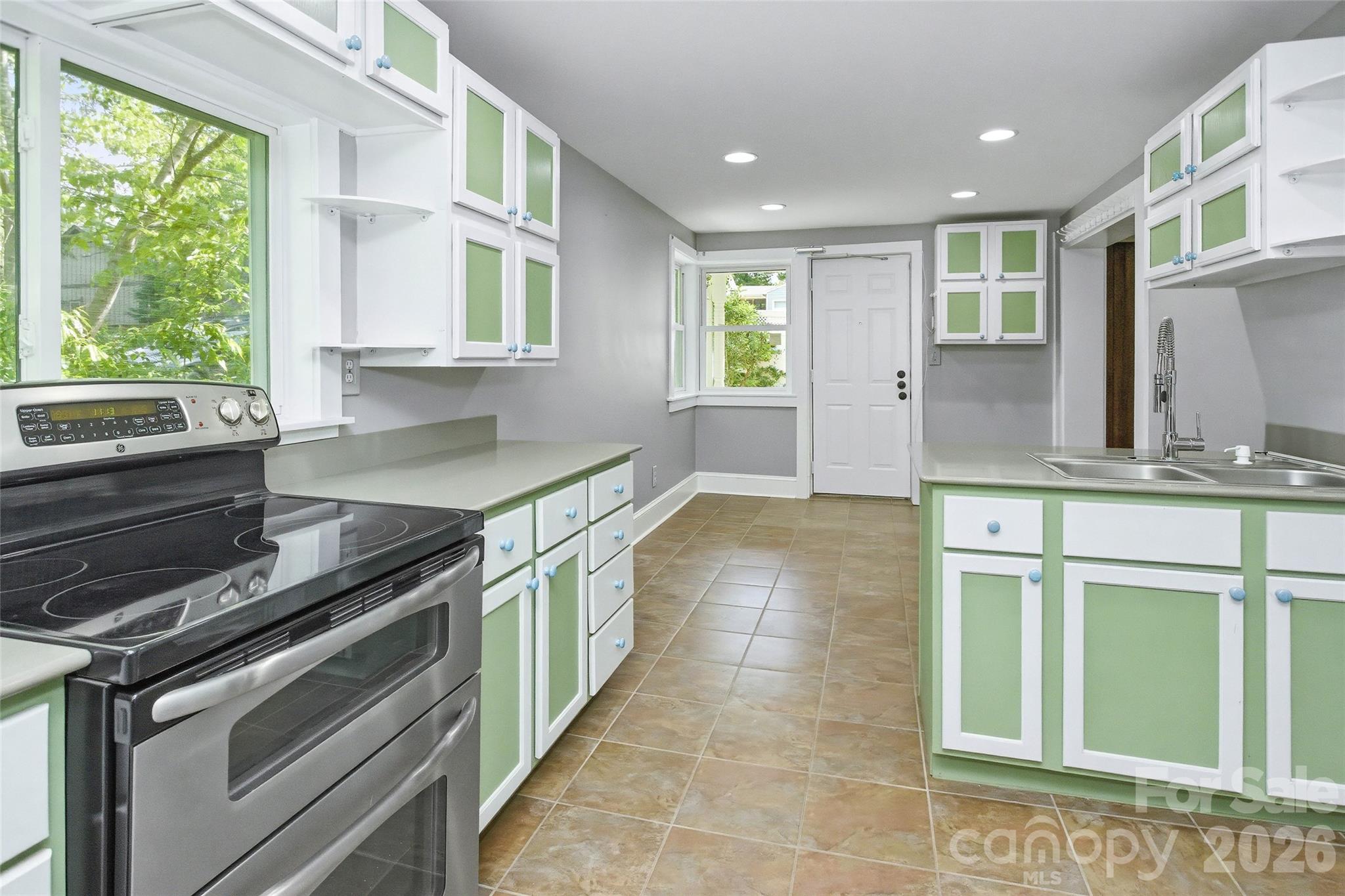 70 Cedar Street — Asheville