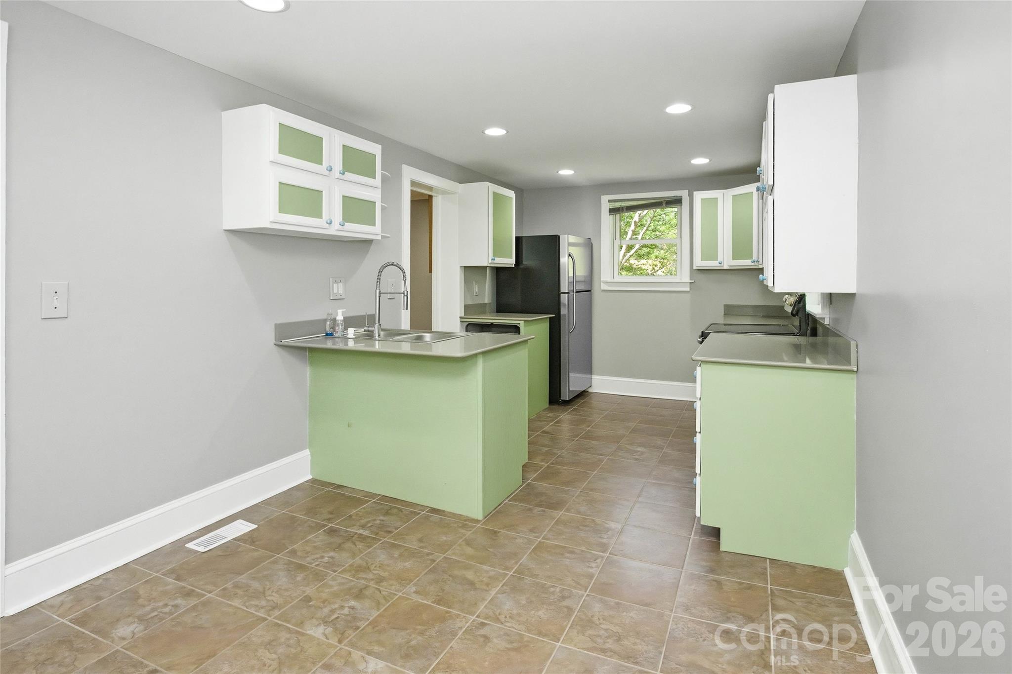 70 Cedar Street — Asheville