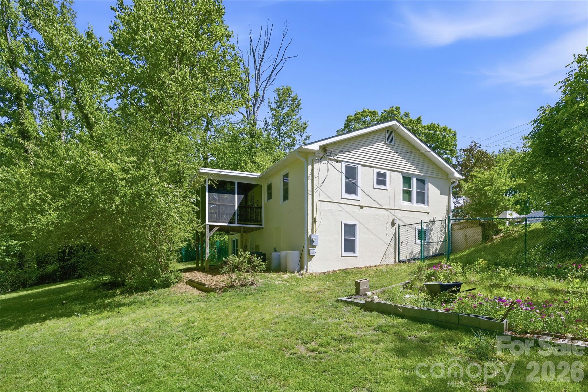 70 Cedar Street — Asheville