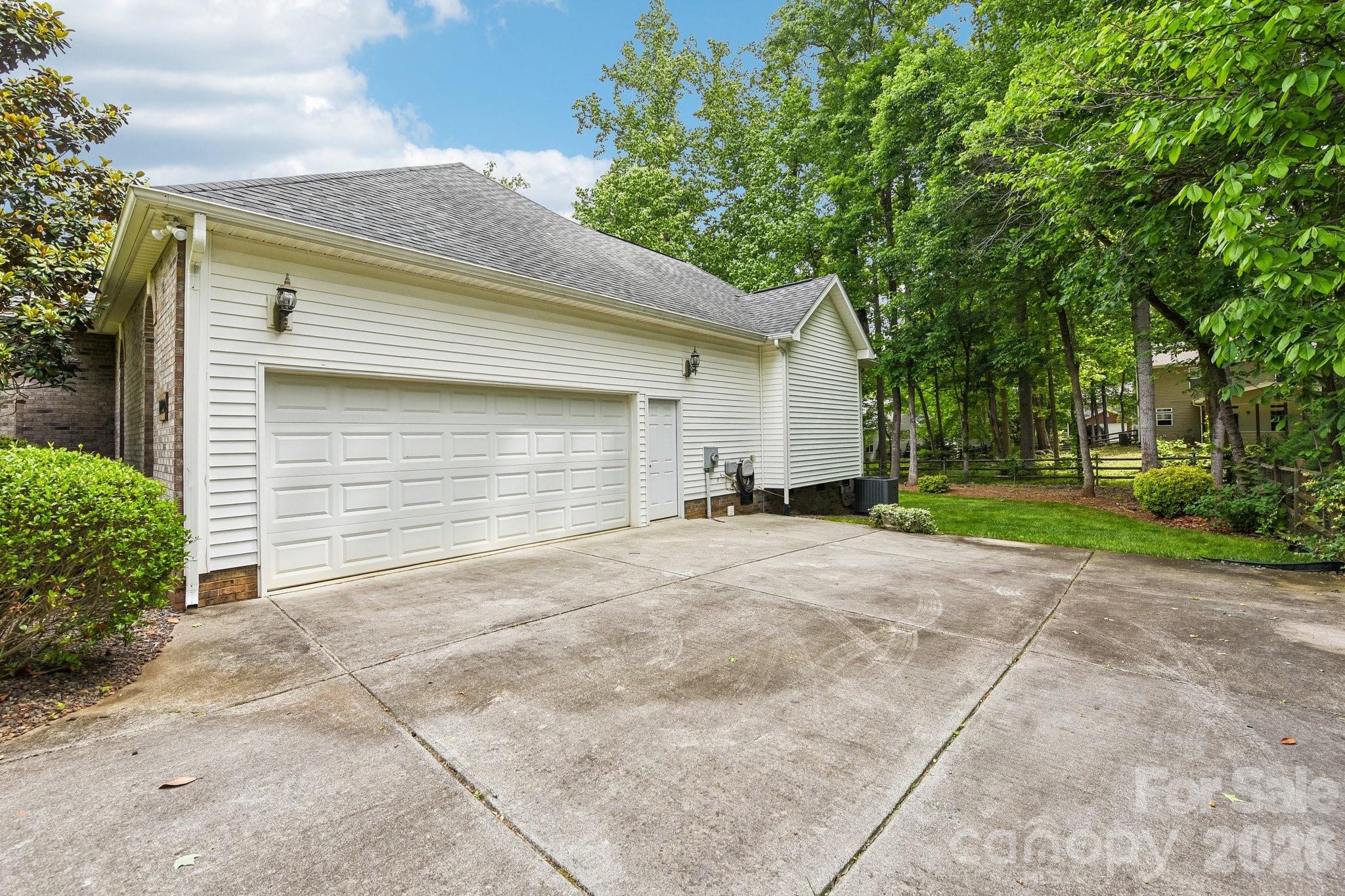 12200 Bronx Drive — Huntersville