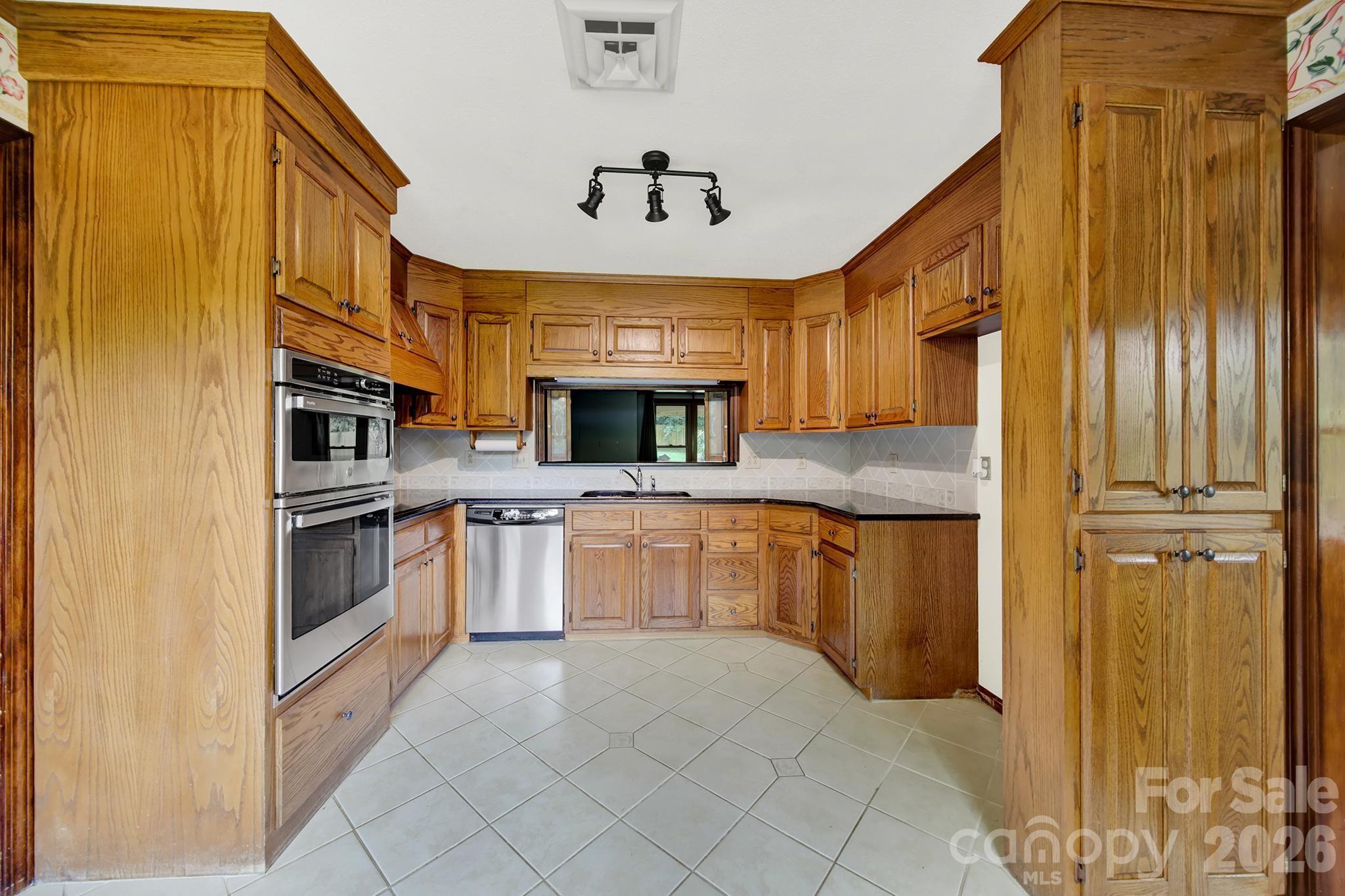 5913 Tom Query Road — Charlotte