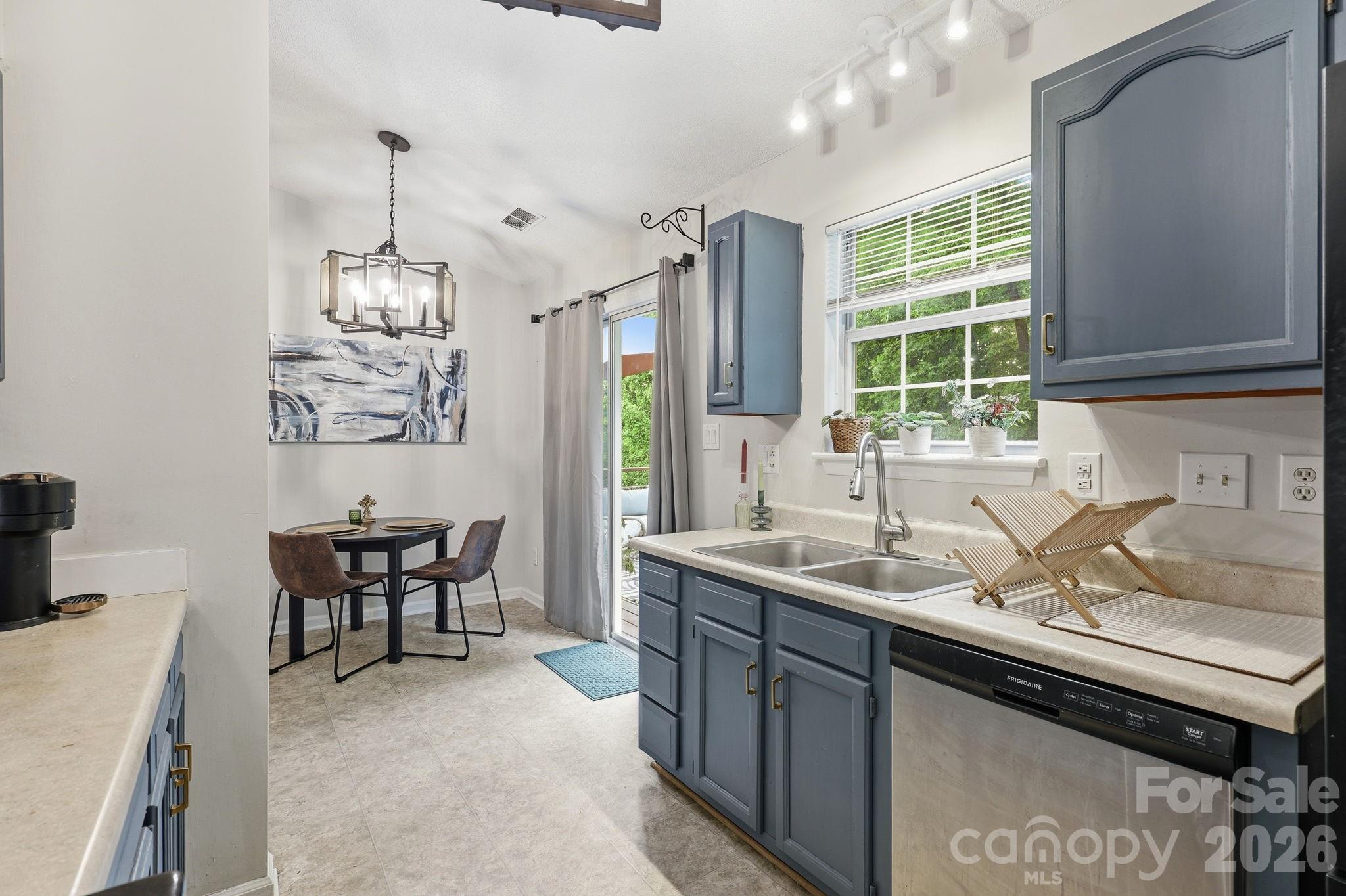 1221 Capps Hollow Drive — Charlotte