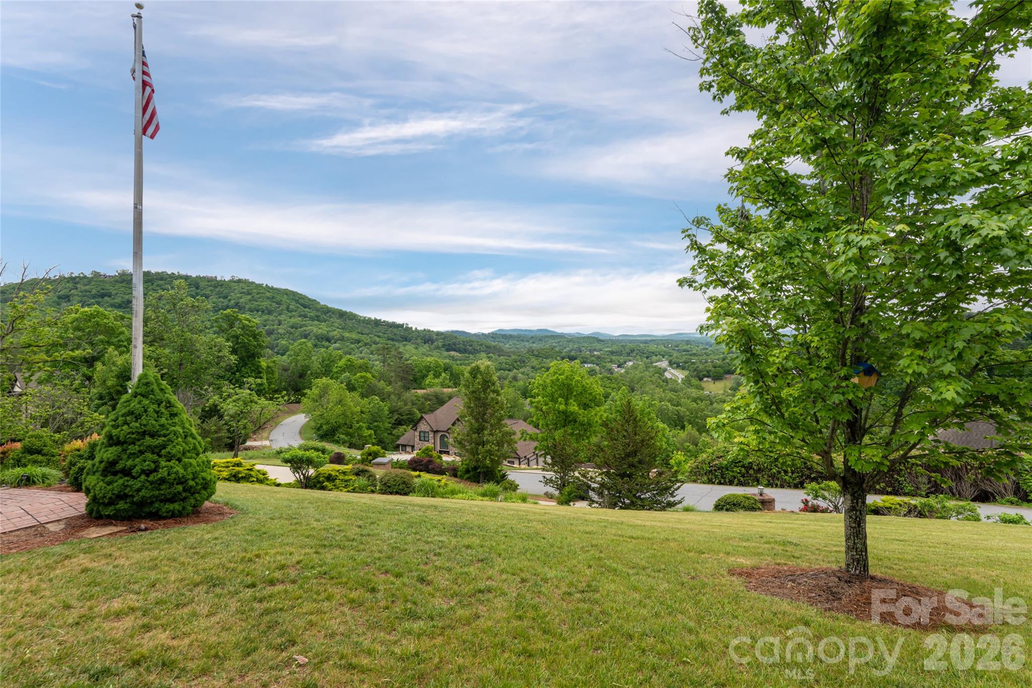 153 Mills Place — Asheville