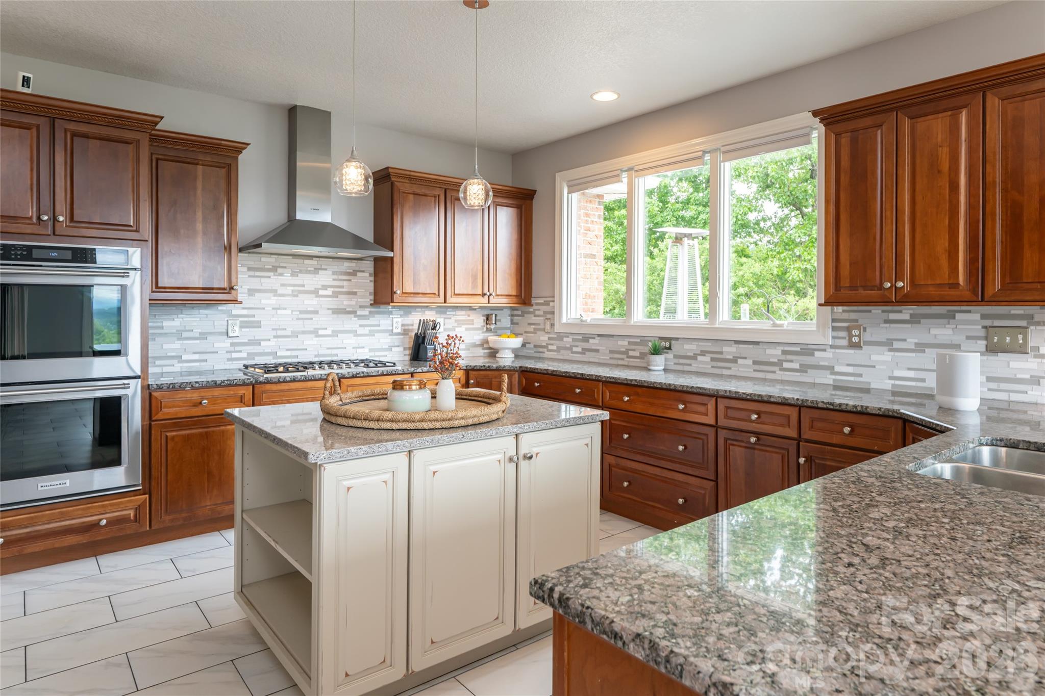 153 Mills Place — Asheville