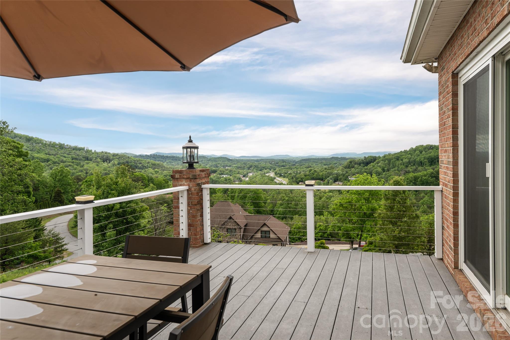 153 Mills Place — Asheville
