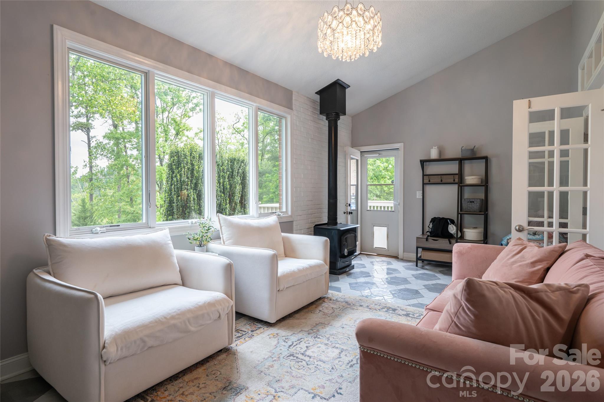 153 Mills Place — Asheville