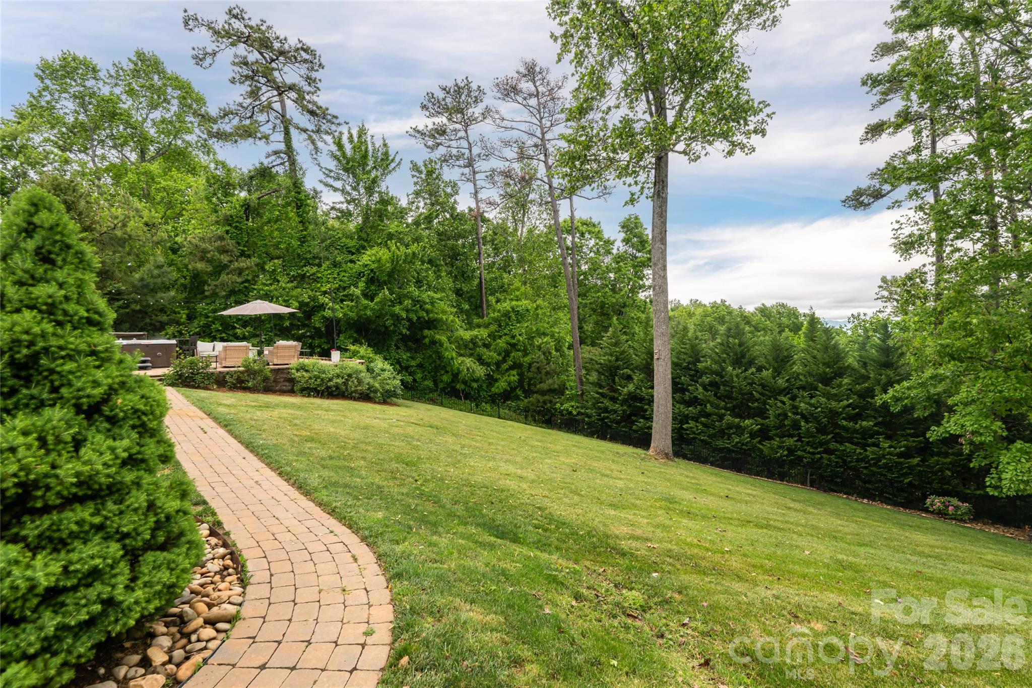 153 Mills Place — Asheville