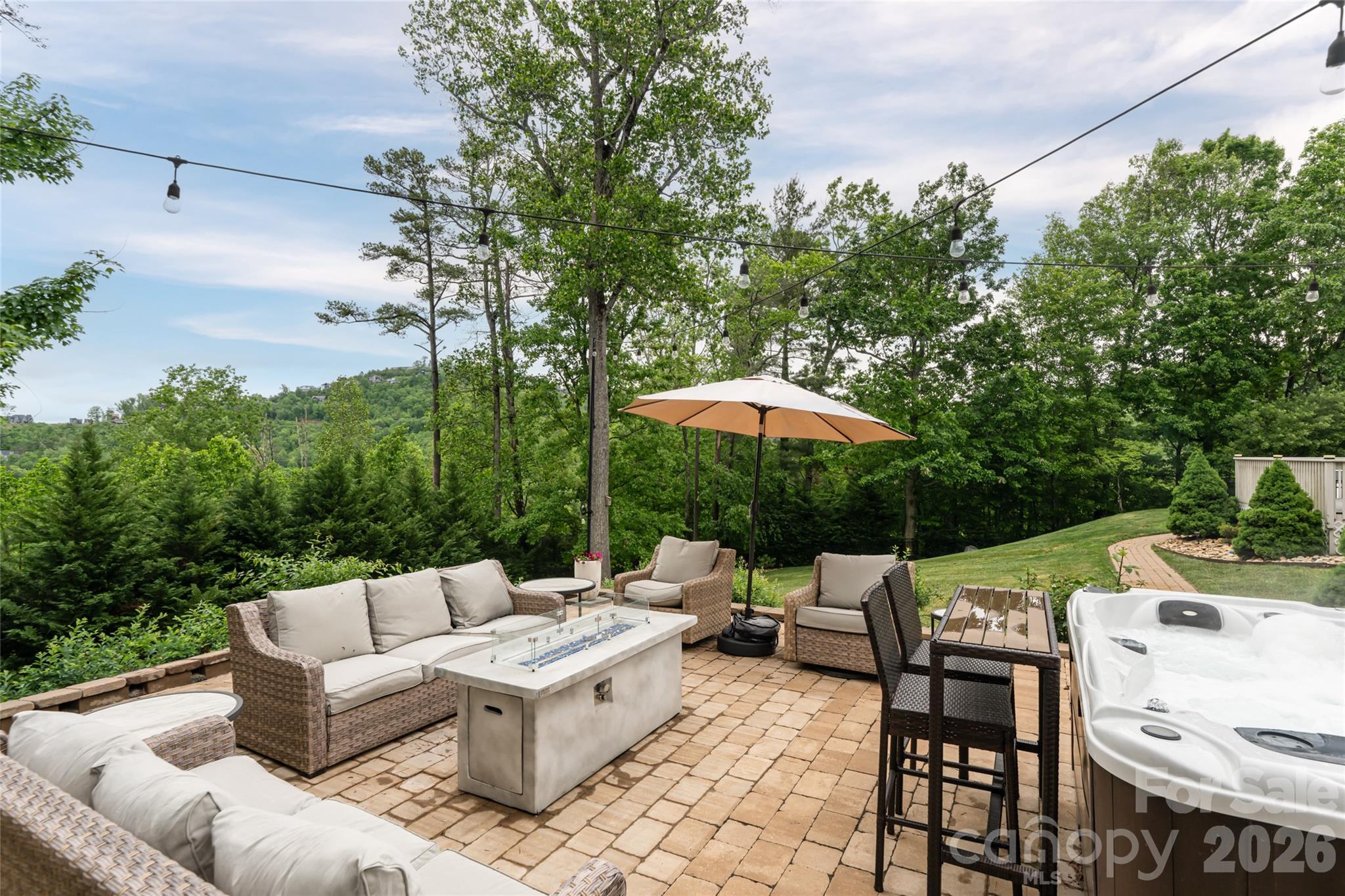 153 Mills Place — Asheville