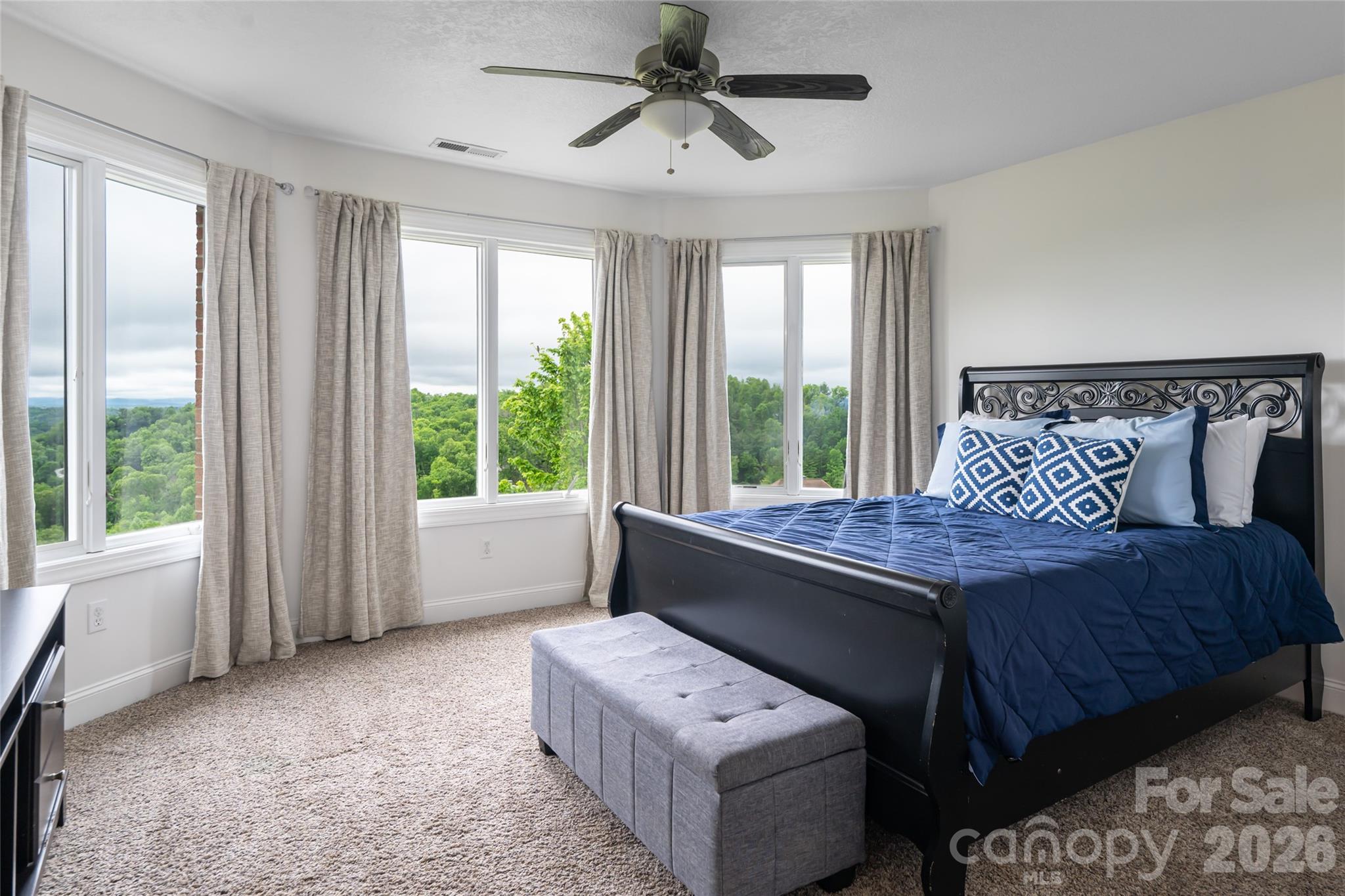 153 Mills Place — Asheville
