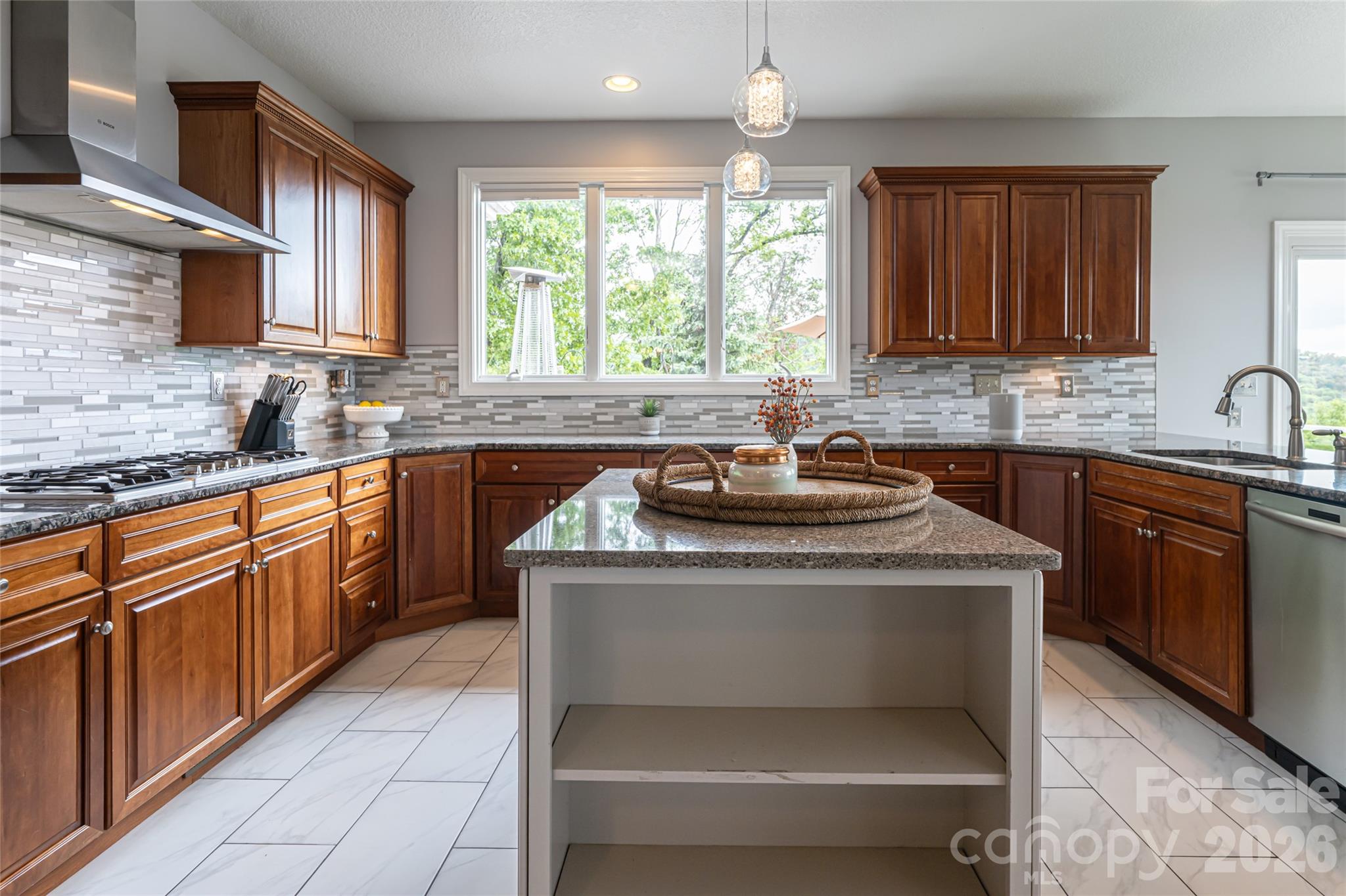 153 Mills Place — Asheville