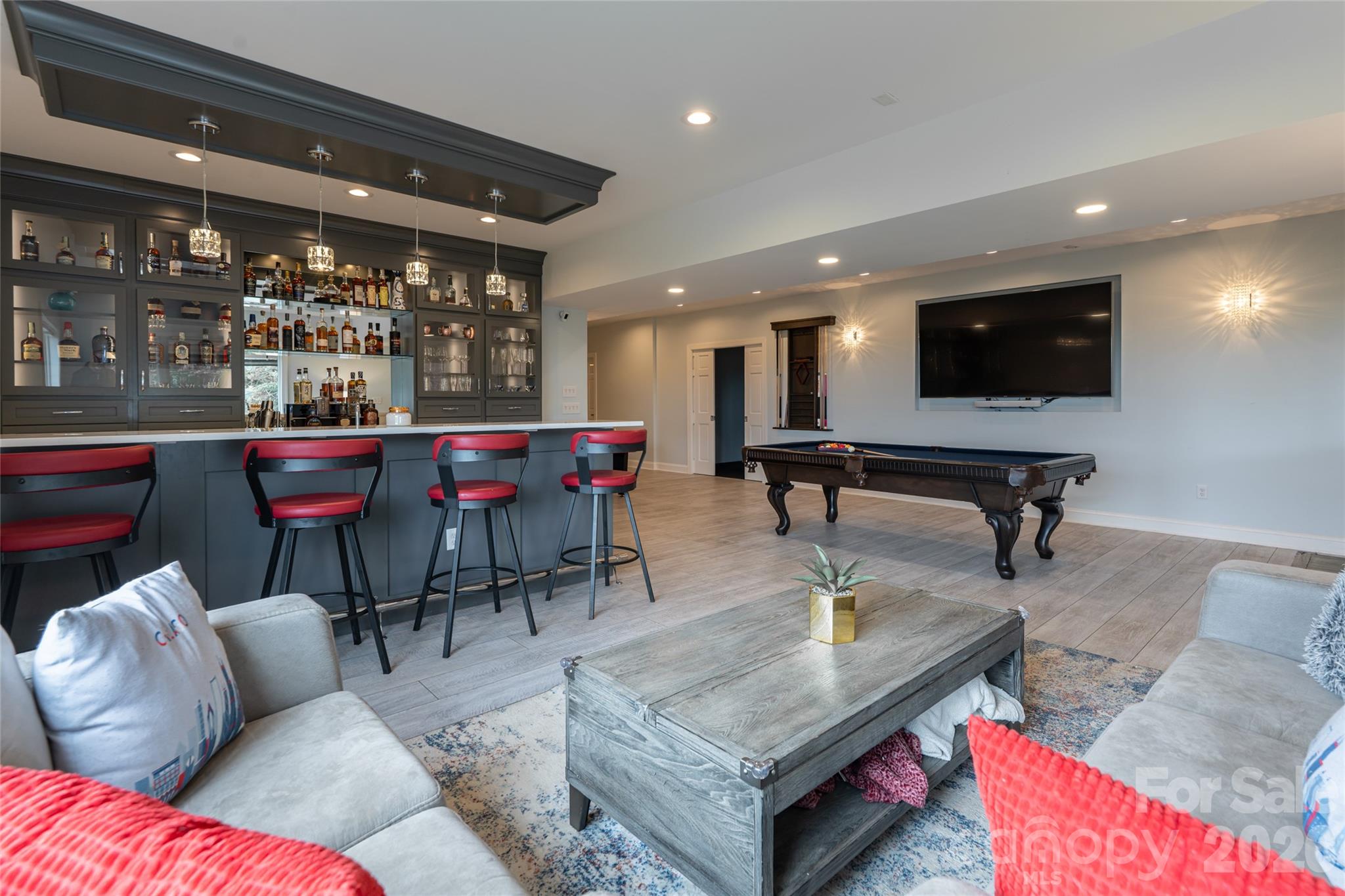 153 Mills Place — Asheville