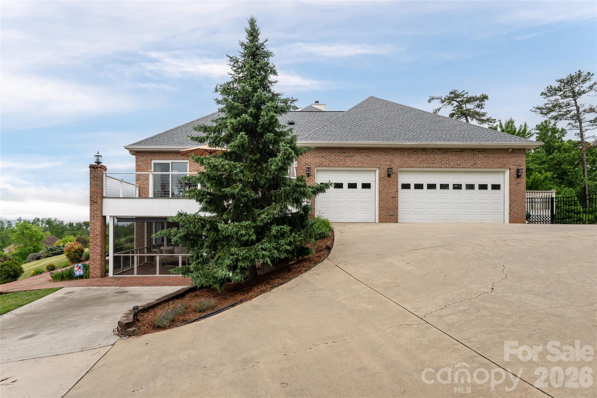 153 Mills Place — Asheville