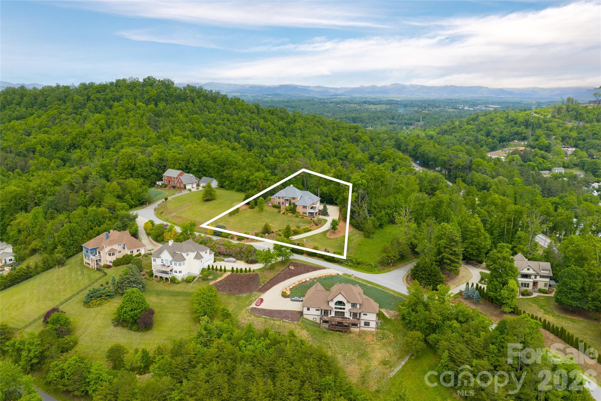 153 Mills Place — Asheville