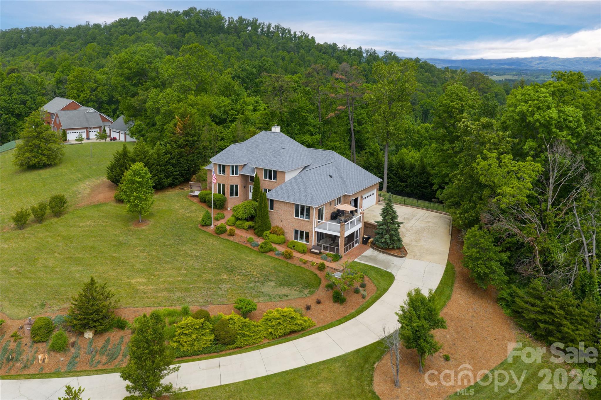 153 Mills Place — Asheville