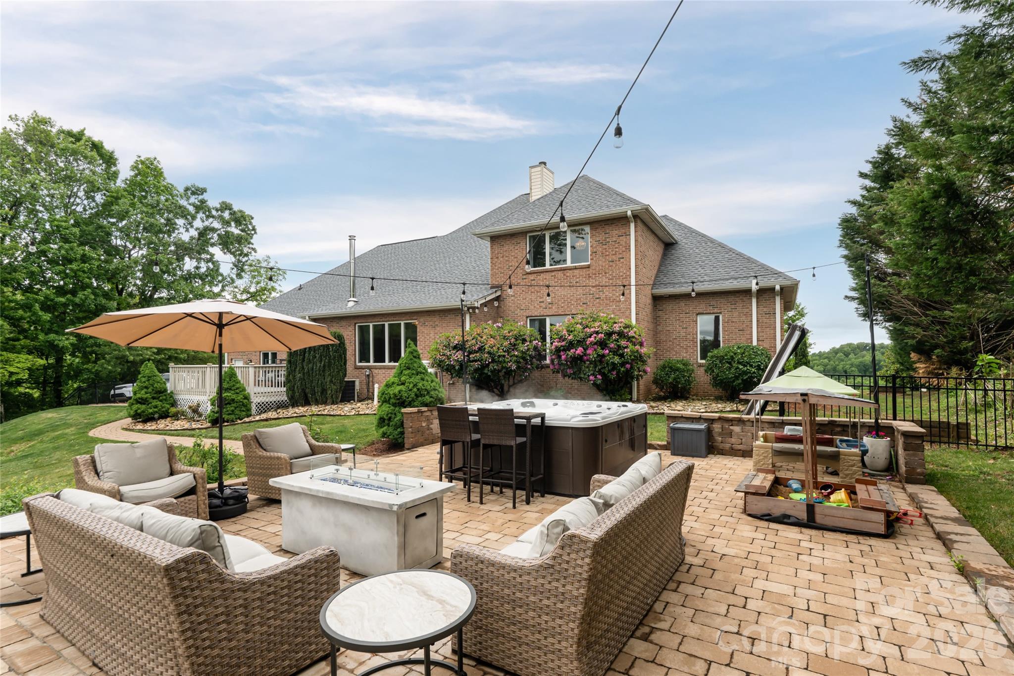 153 Mills Place — Asheville