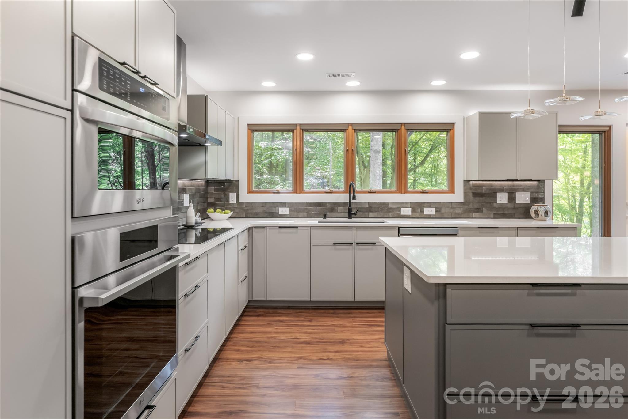 144 Sondley Parkway — Asheville