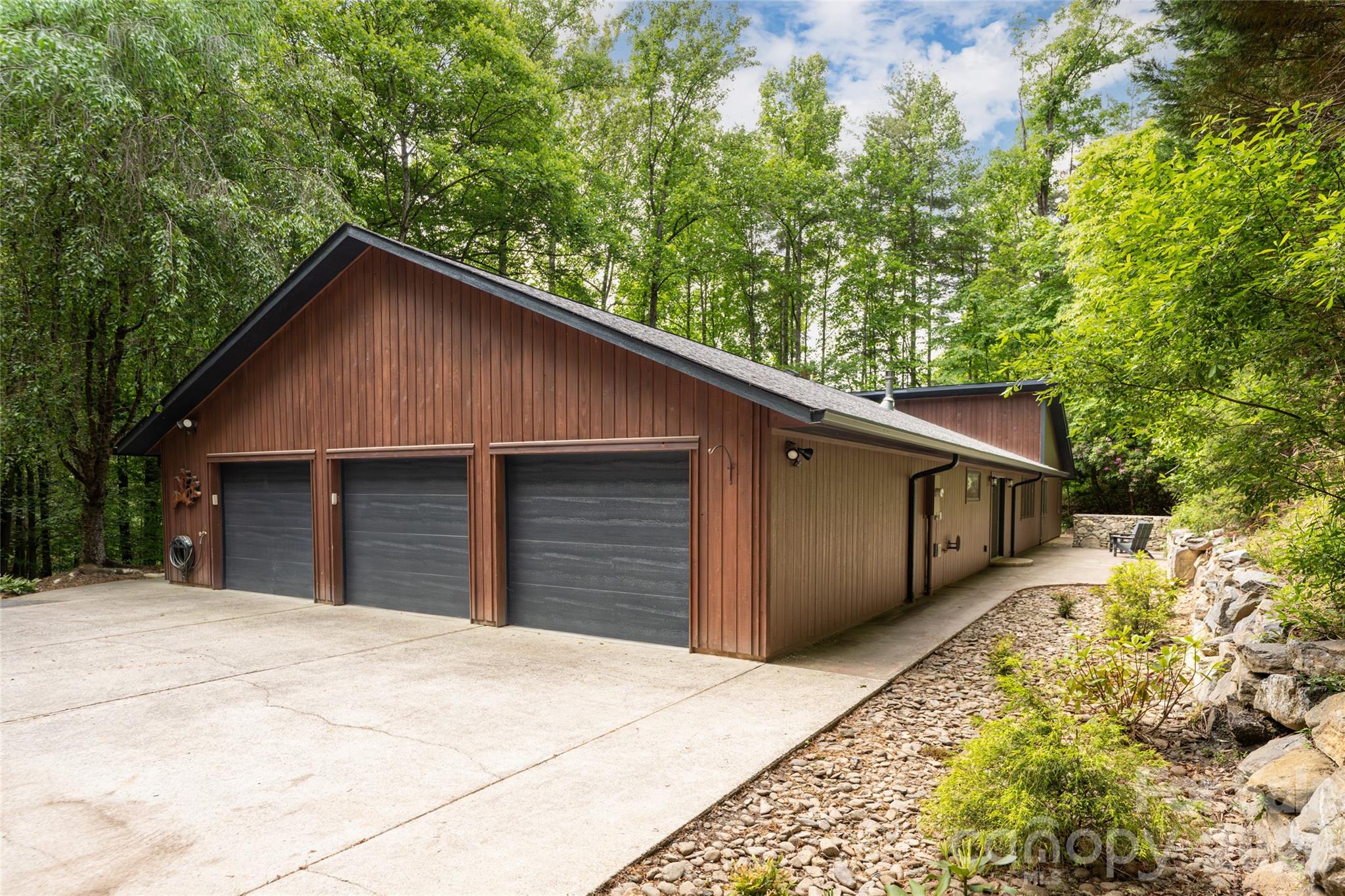 144 Sondley Parkway — Asheville