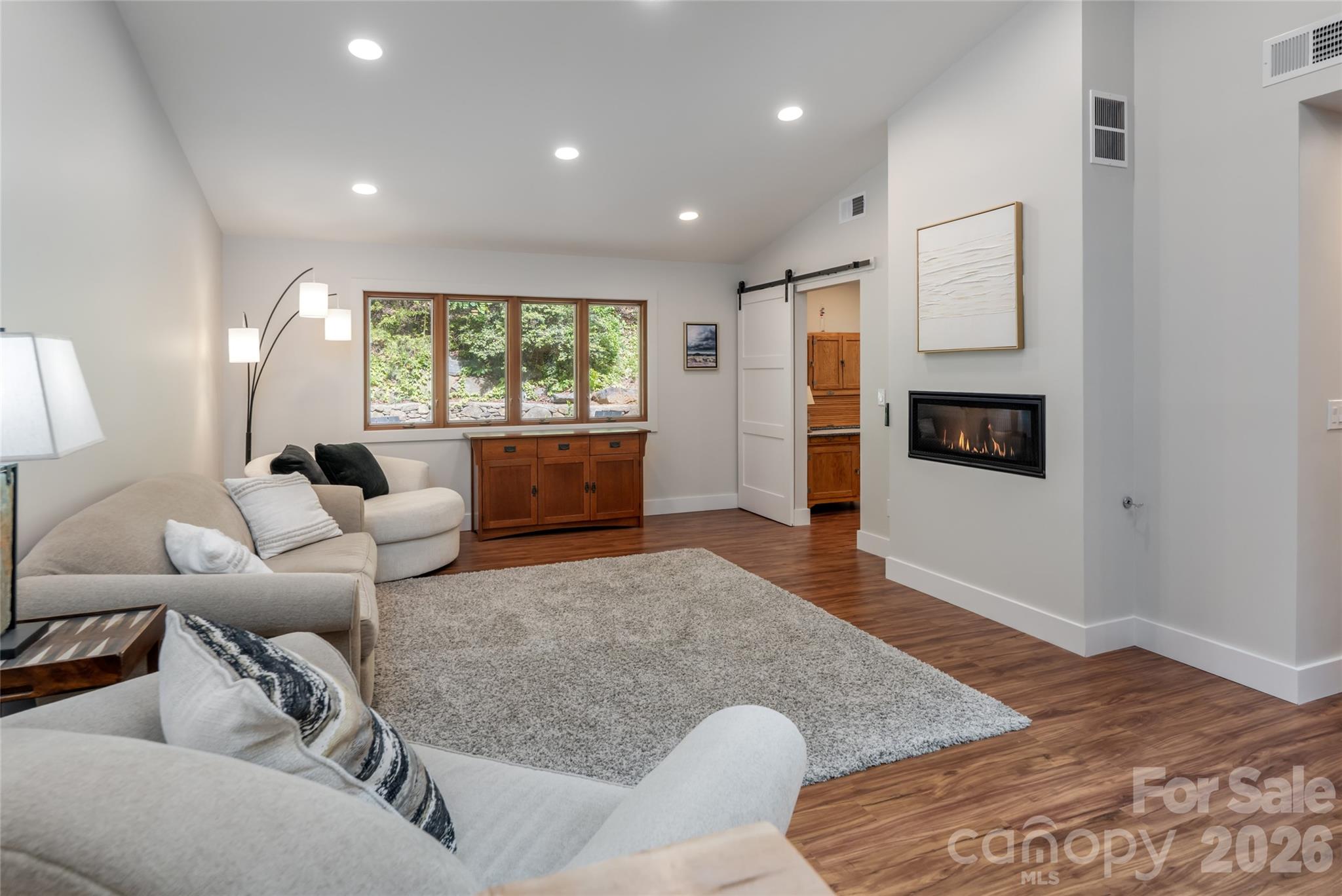 144 Sondley Parkway — Asheville