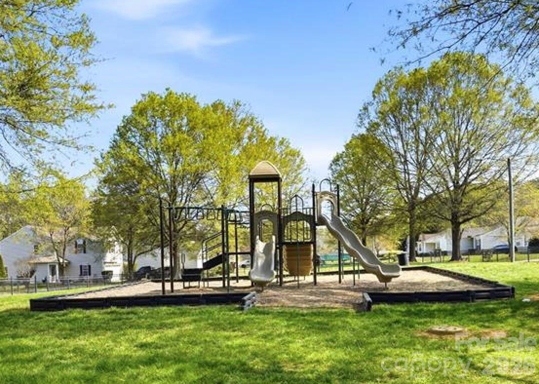 1528 Oakdale Green Drive — Charlotte