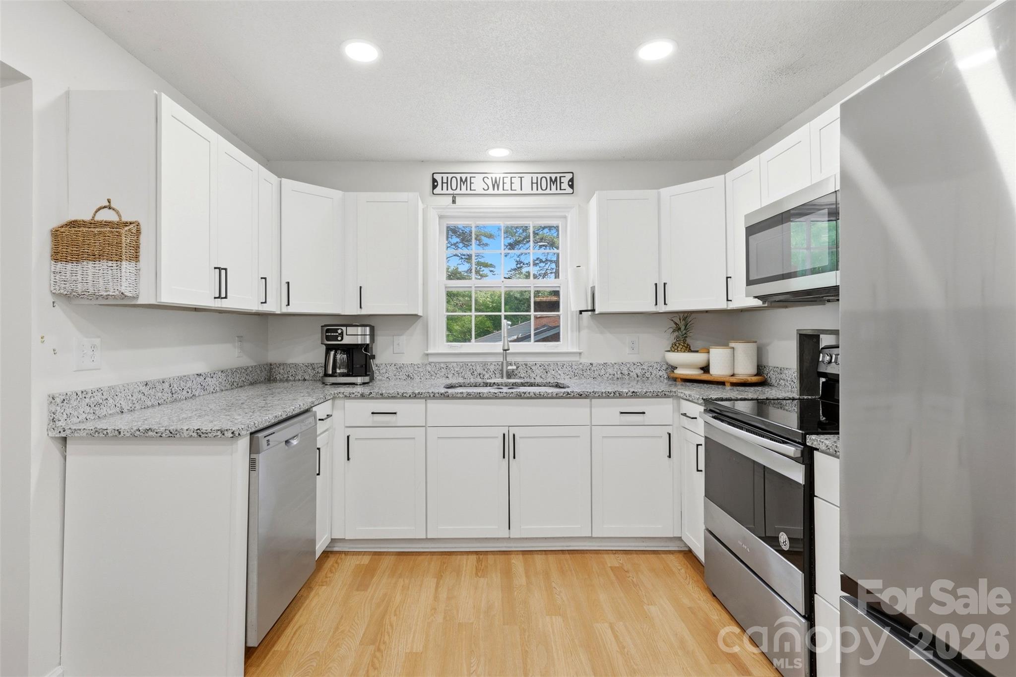 6607 Elmwood Circle — Charlotte
