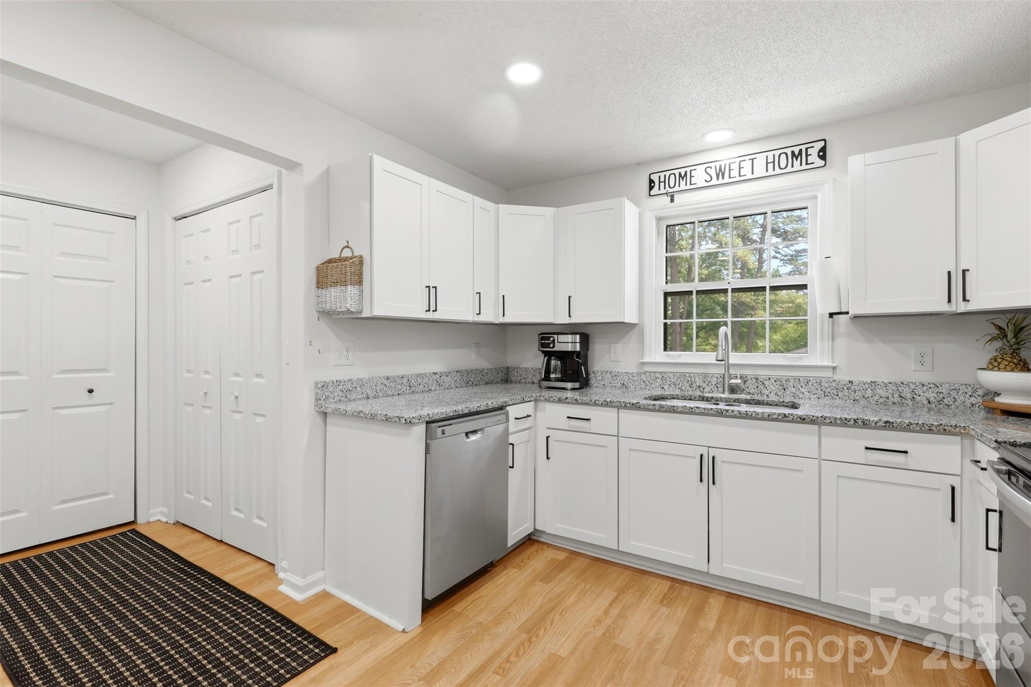 6607 Elmwood Circle — Charlotte