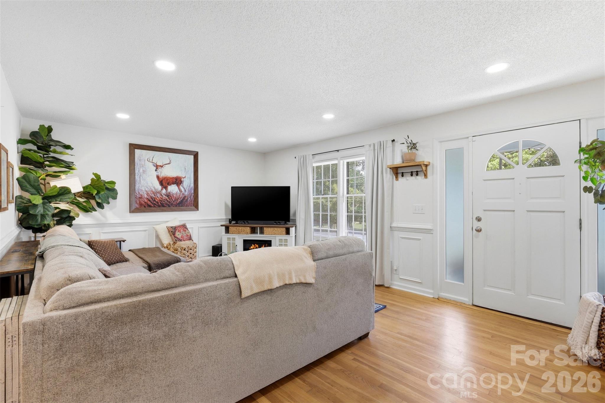 6607 Elmwood Circle — Charlotte