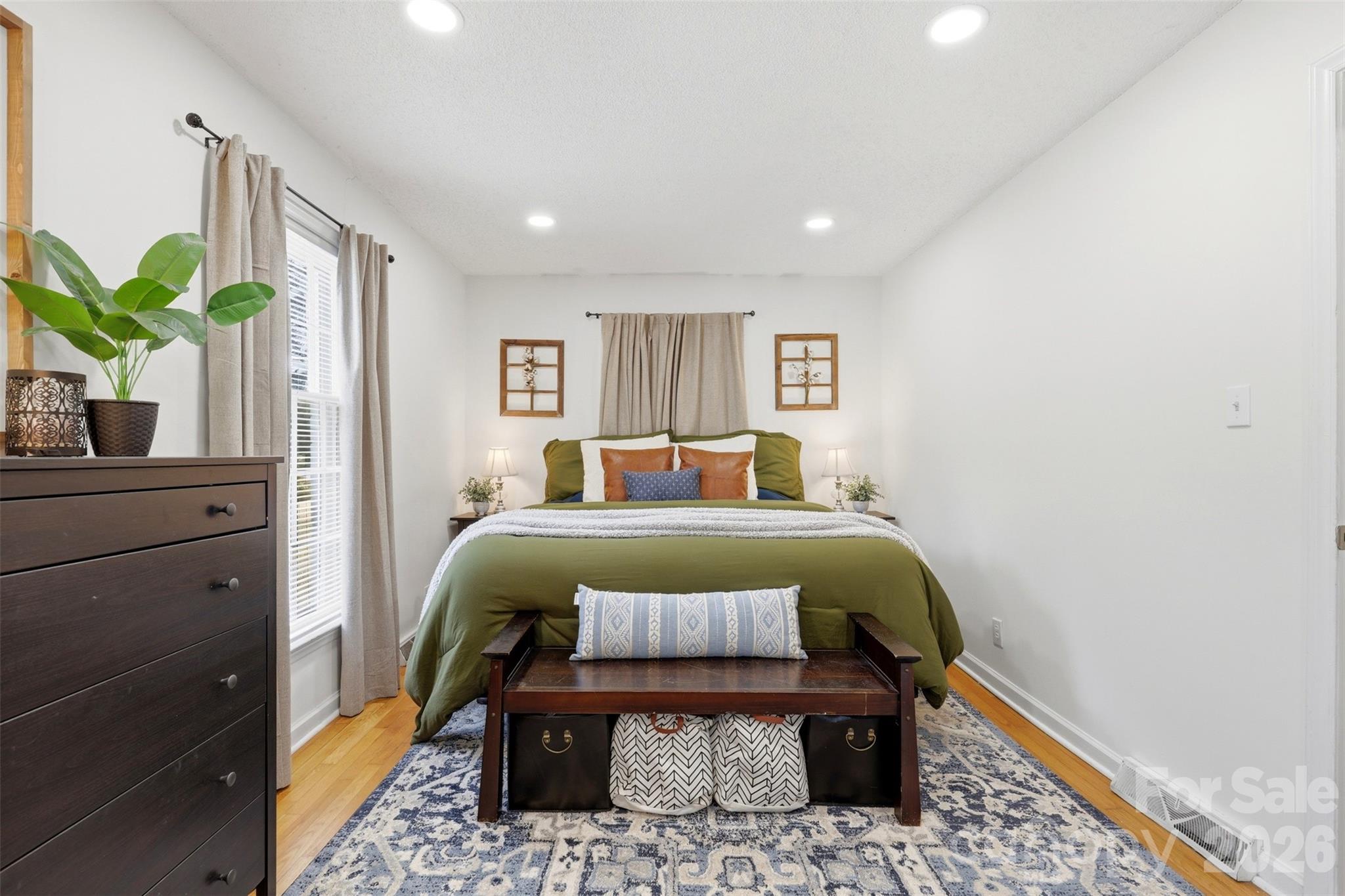6607 Elmwood Circle — Charlotte