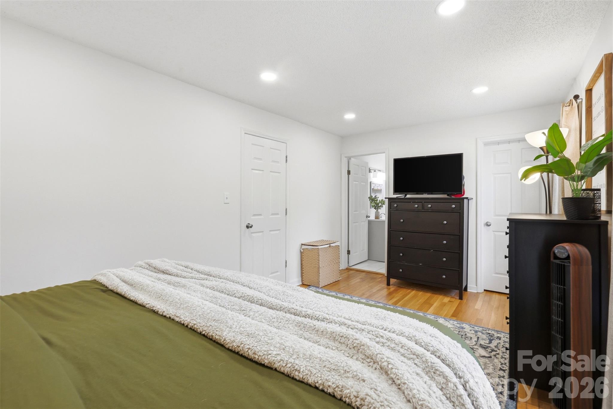 6607 Elmwood Circle — Charlotte
