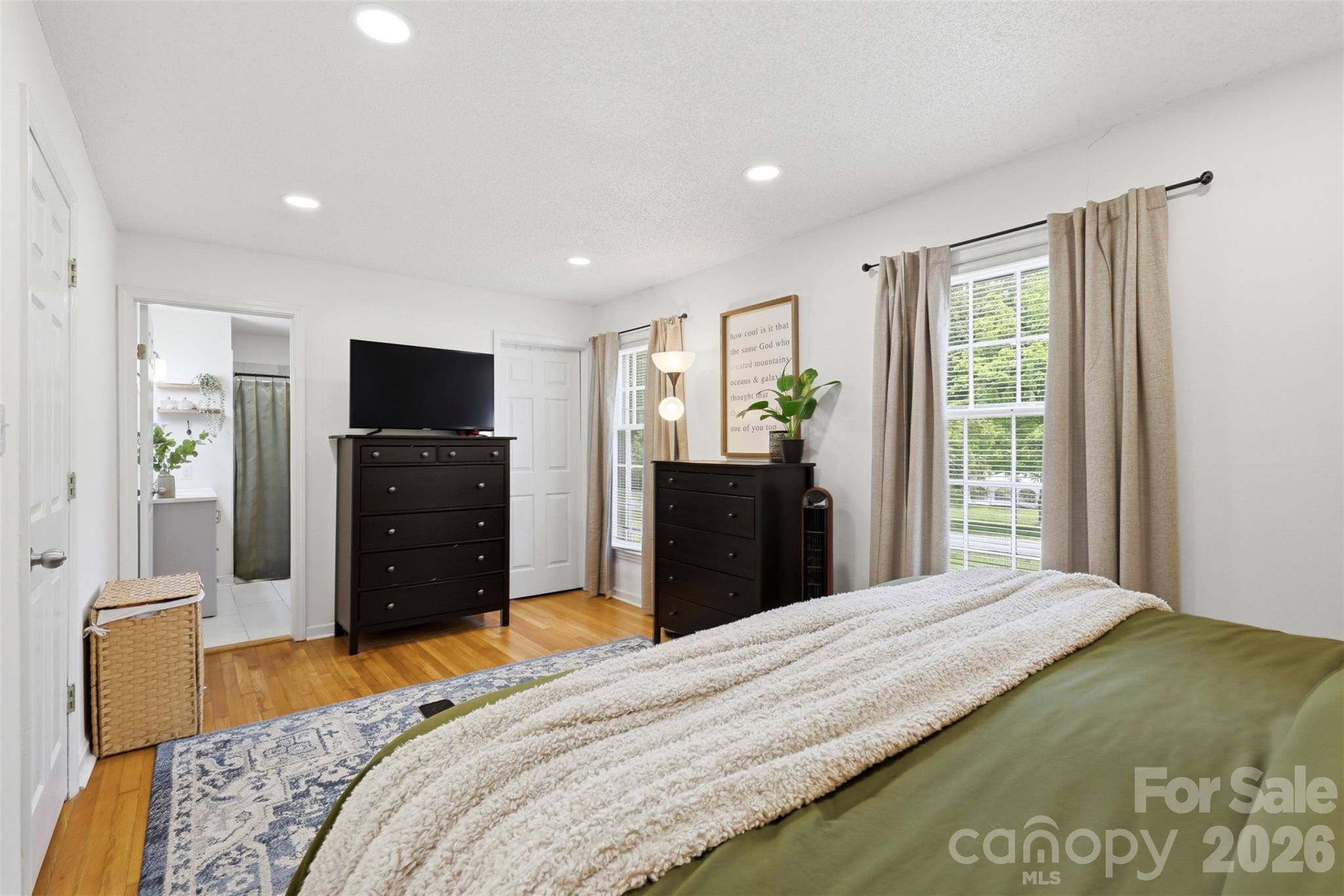 6607 Elmwood Circle — Charlotte