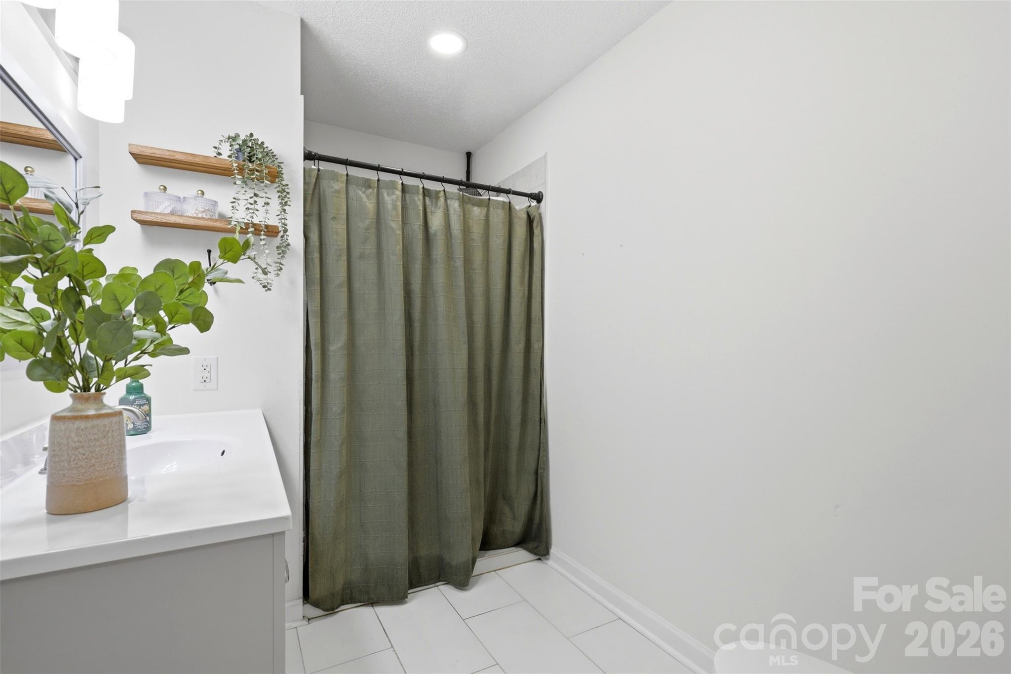 6607 Elmwood Circle — Charlotte