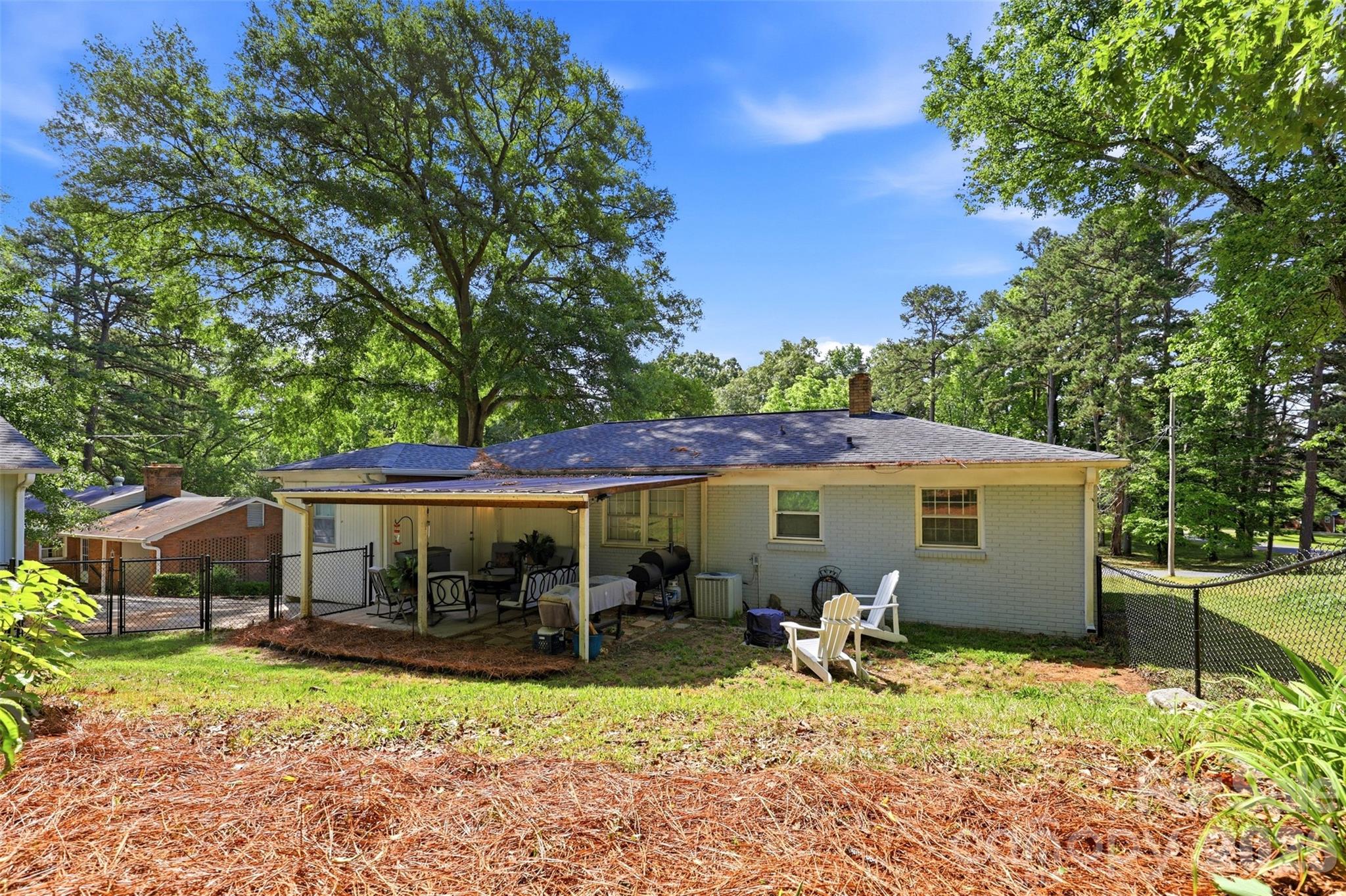 6607 Elmwood Circle — Charlotte
