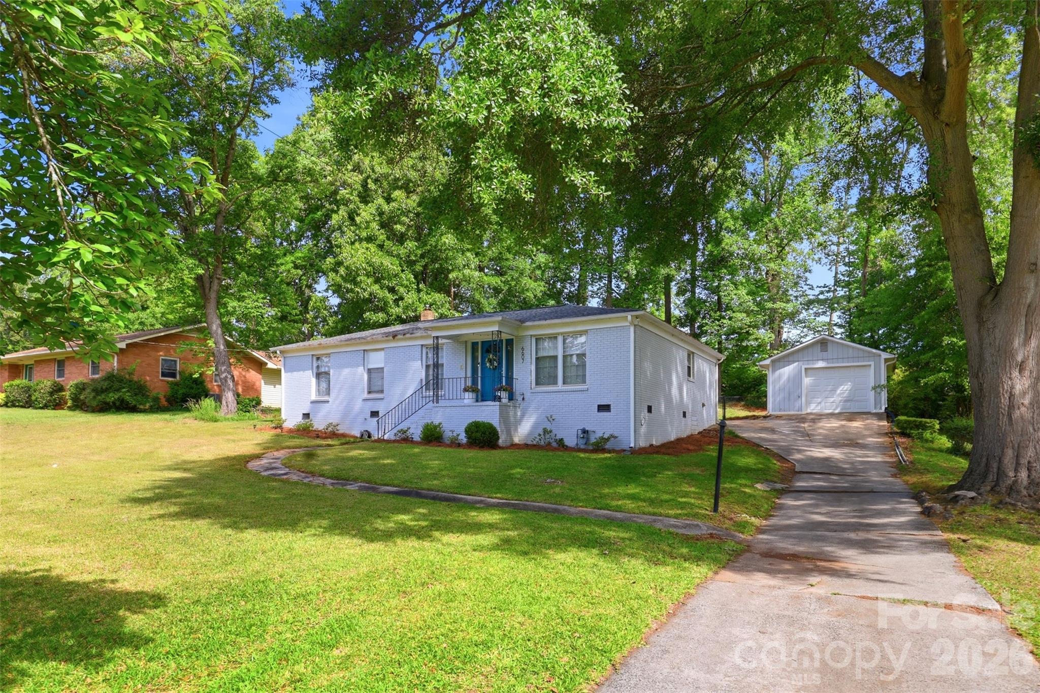 6607 Elmwood Circle — Charlotte